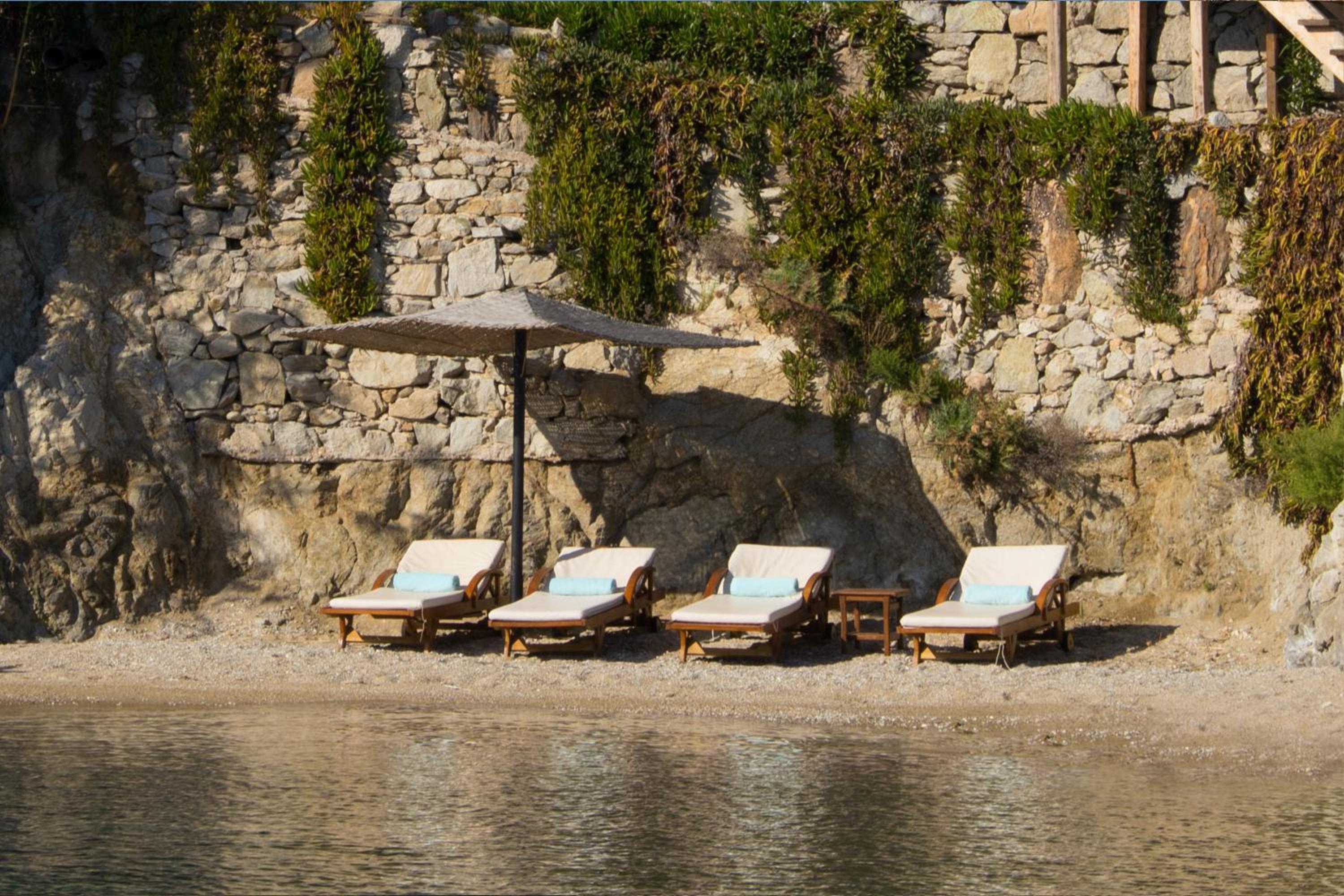 Noah's Waterfront Villa with Private Pool photo 3