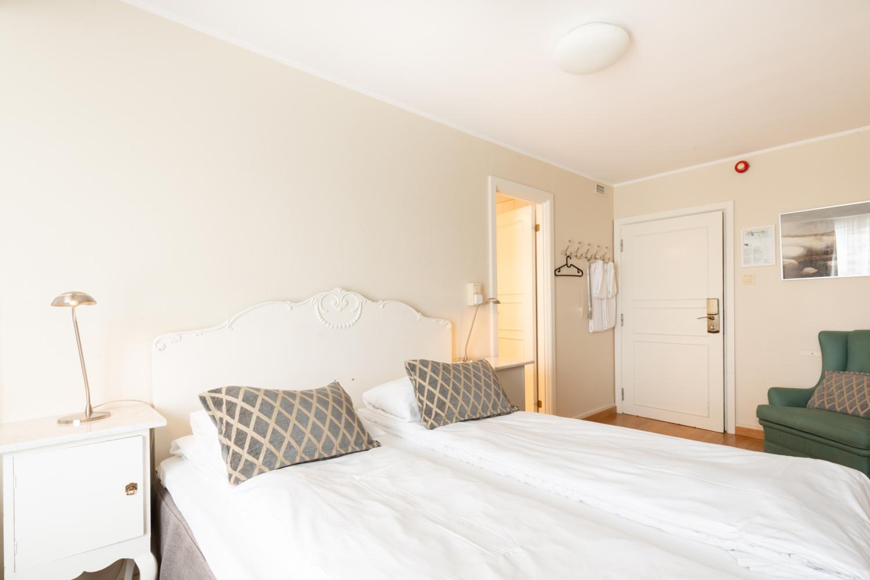 Small Double Room - Photo 6