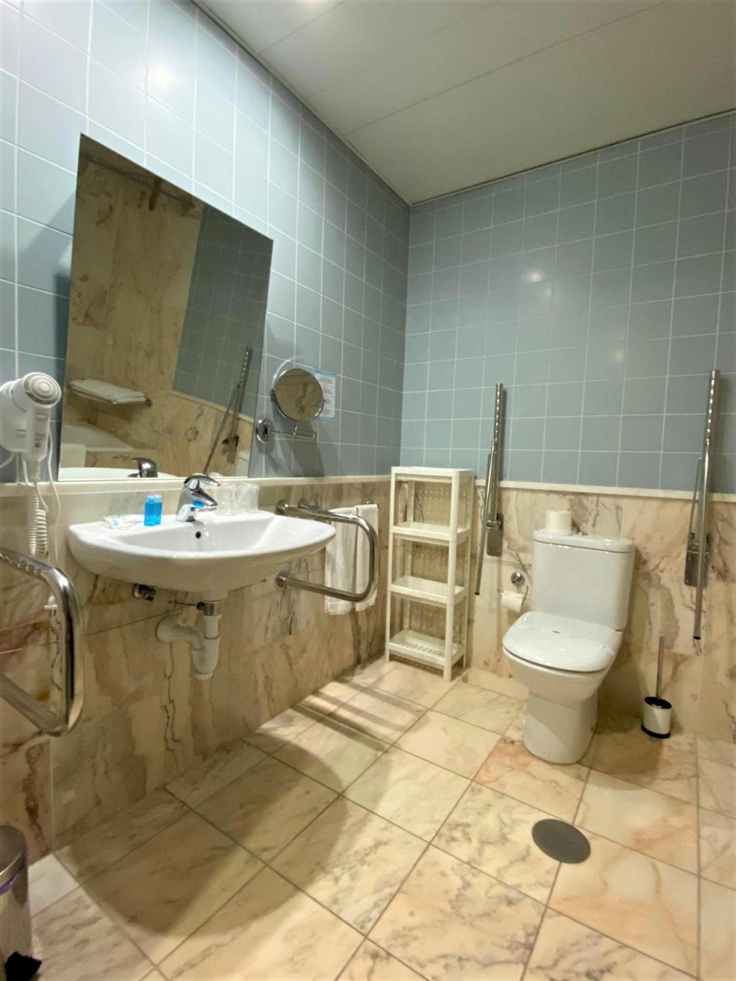 Double or Twin Room - Disability Access - Photo 3