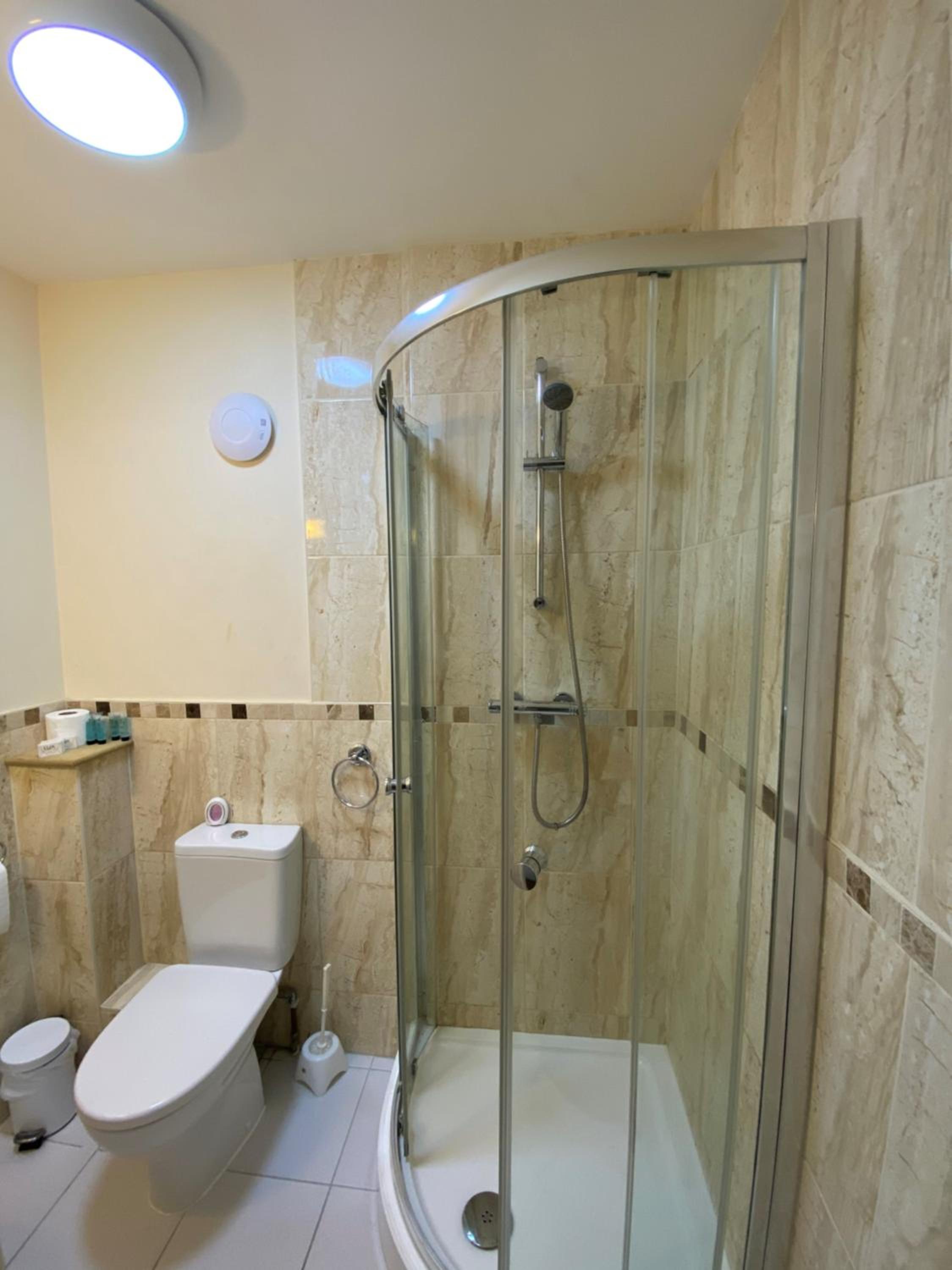 Twin Room - Photo 17