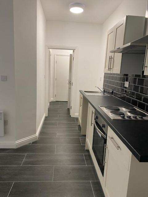 One-Bedroom Apartment - Photo 2