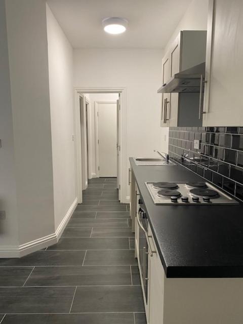 One-Bedroom Apartment - Photo 3