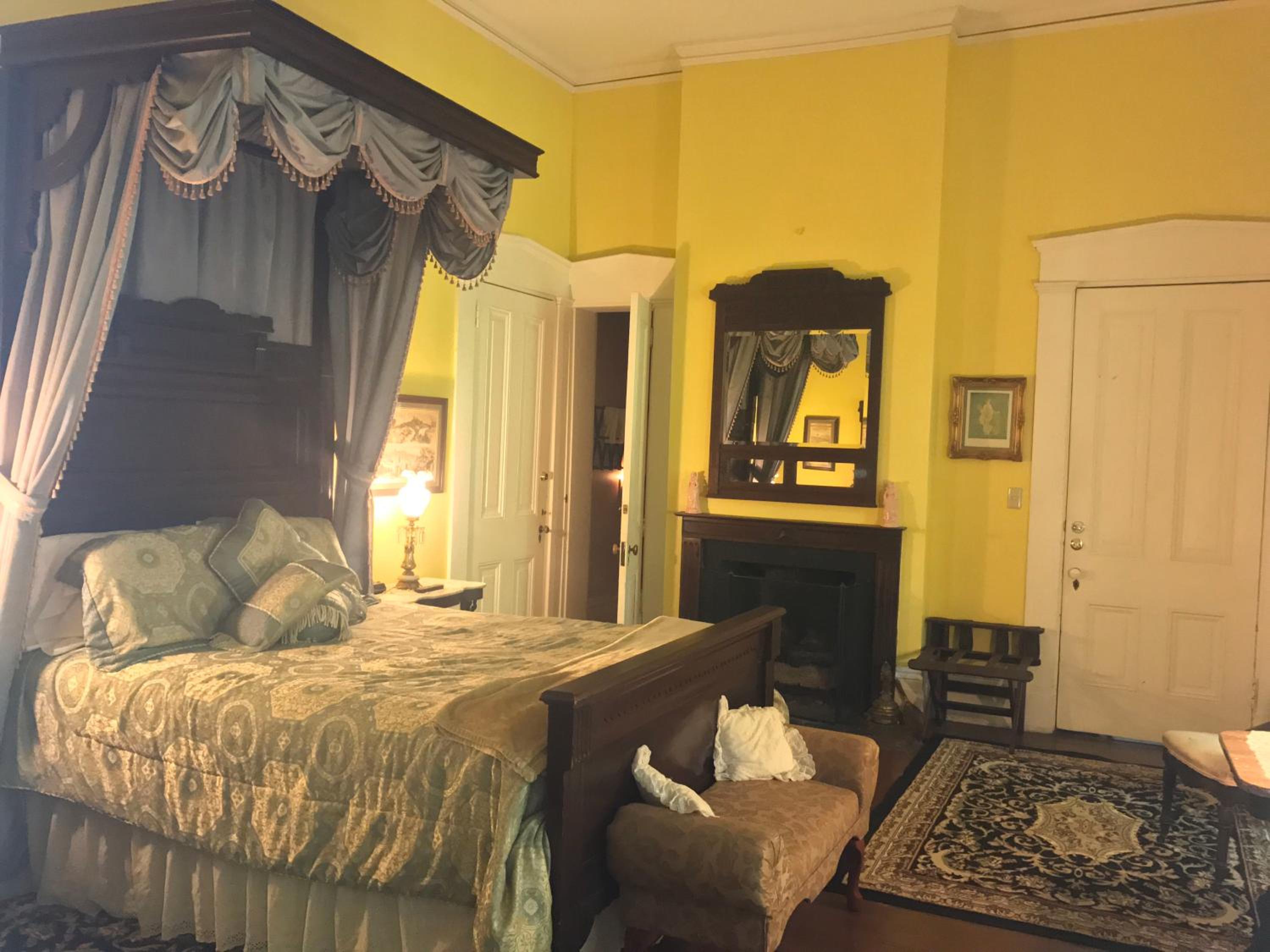 Deluxe King Room photo 1