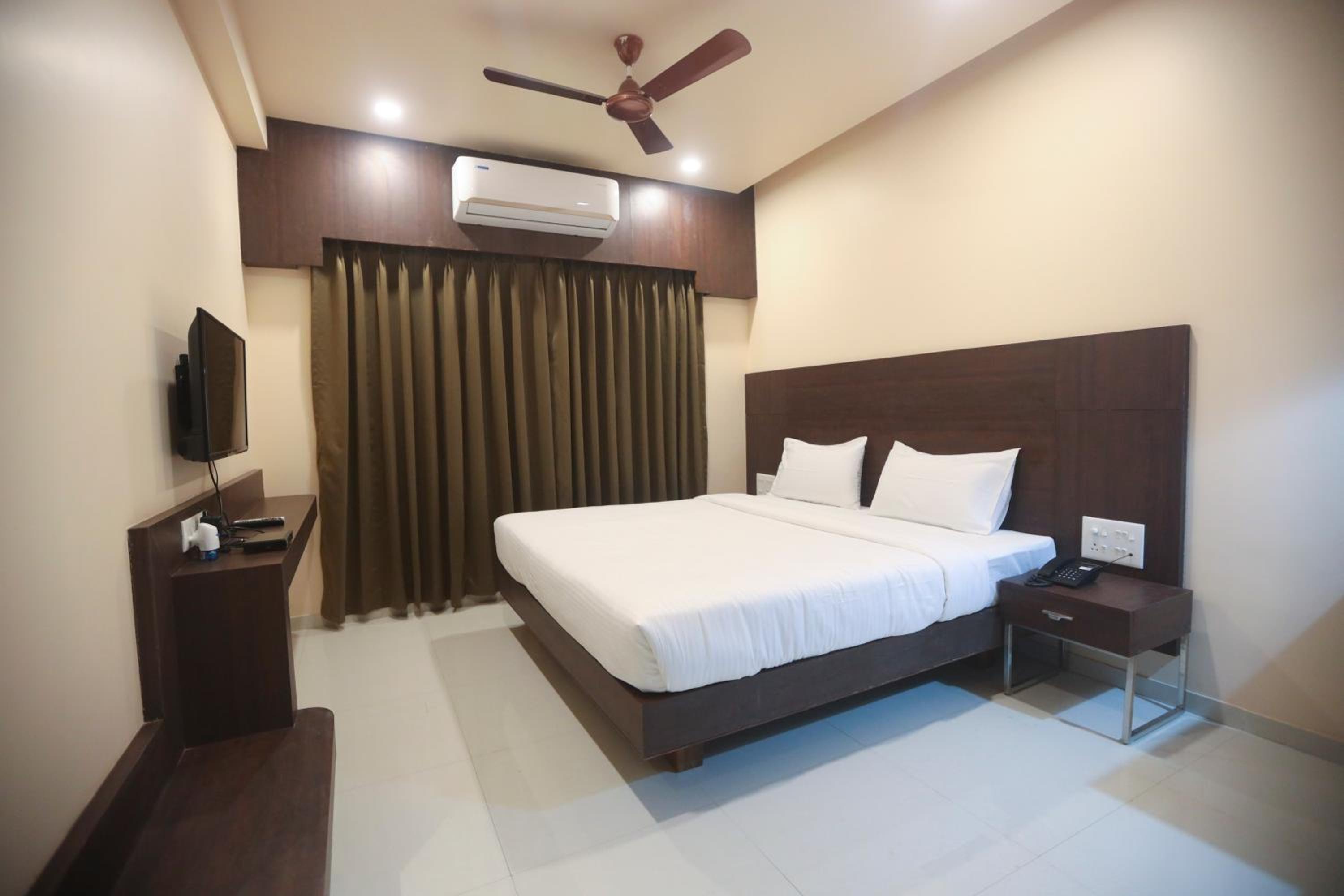 Deluxe Double Or Twin Room photo 1