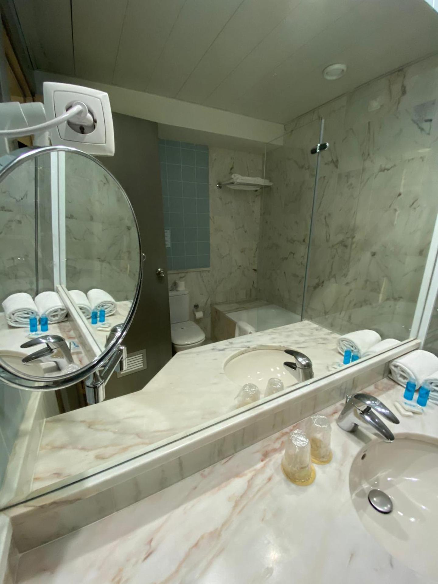 Double or Twin Room - Photo 12