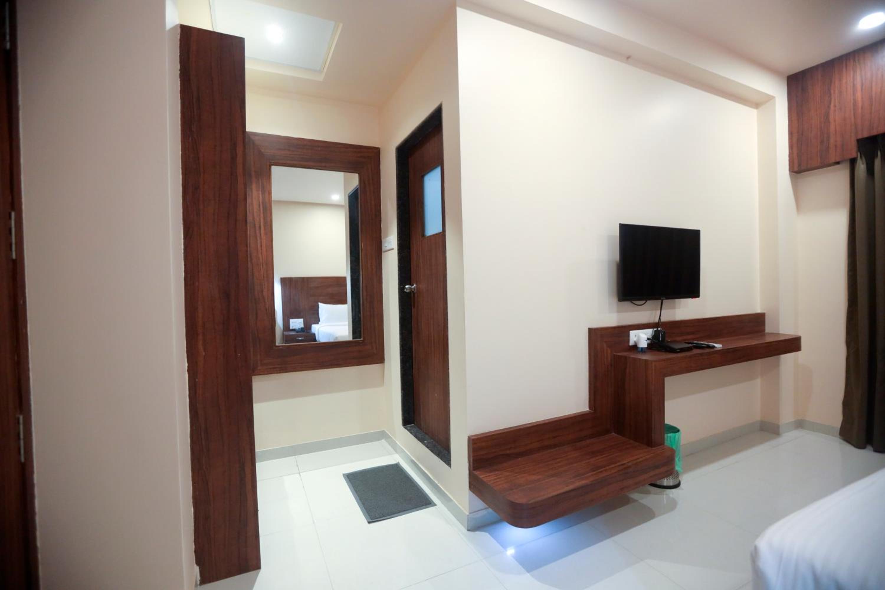 Superior Deluxe Double Or Twin Room  - Photo 7