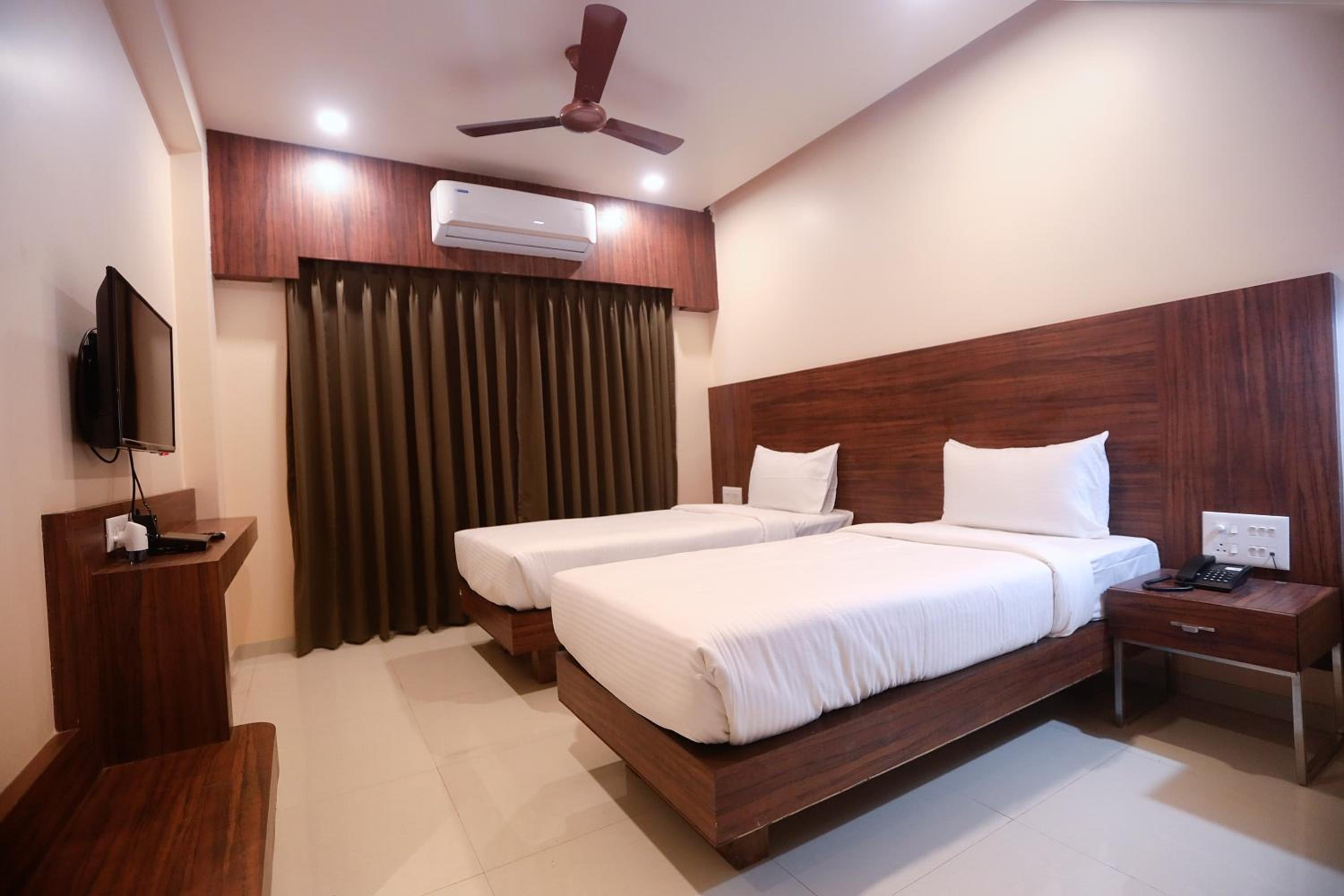 Superior Deluxe Double Or Twin Room  - Photo 8