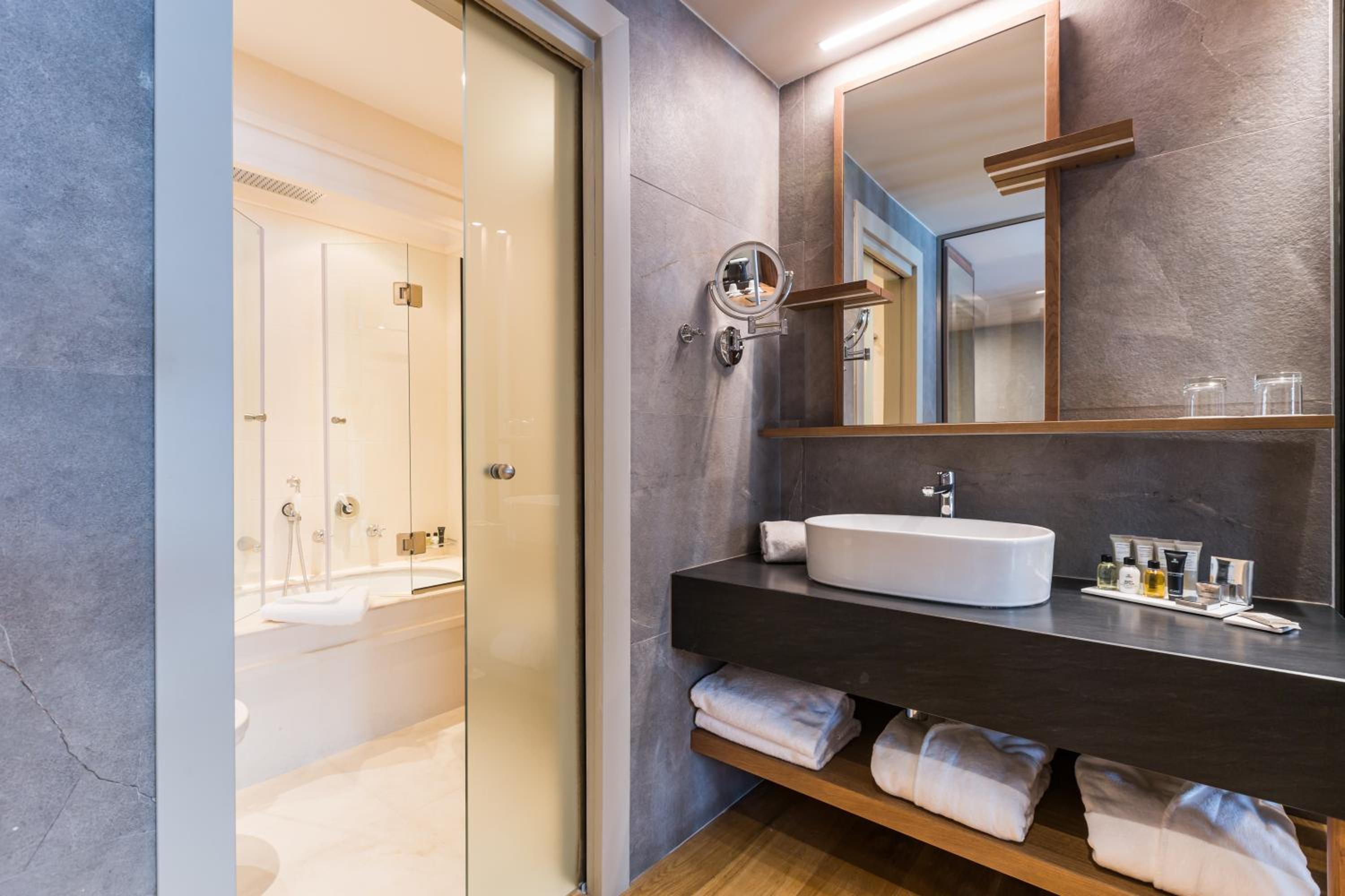 Premier Suite with Dolomites View - Photo 2
