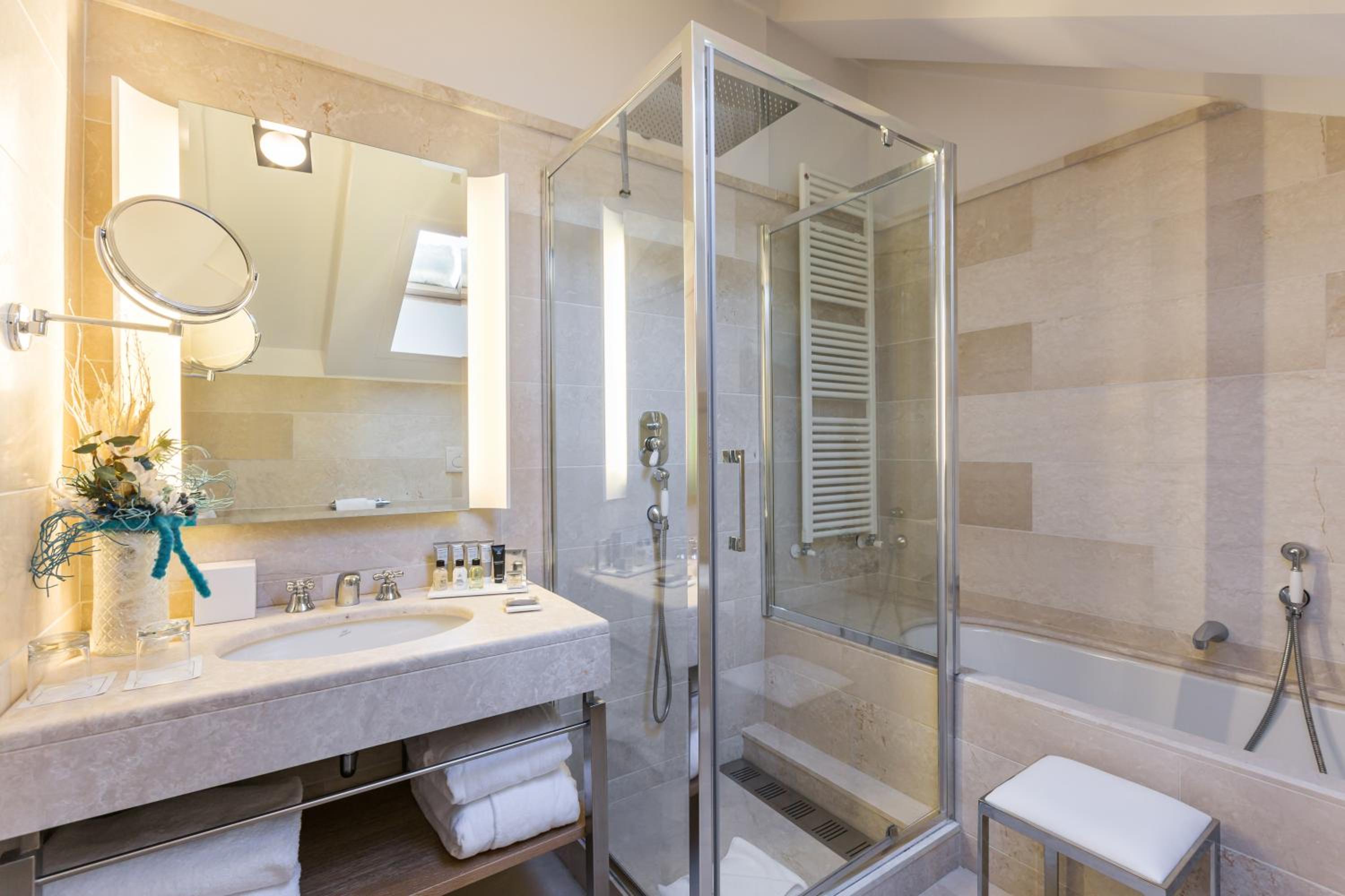Royal Suite Savoia with View And Terrace - Photo 10