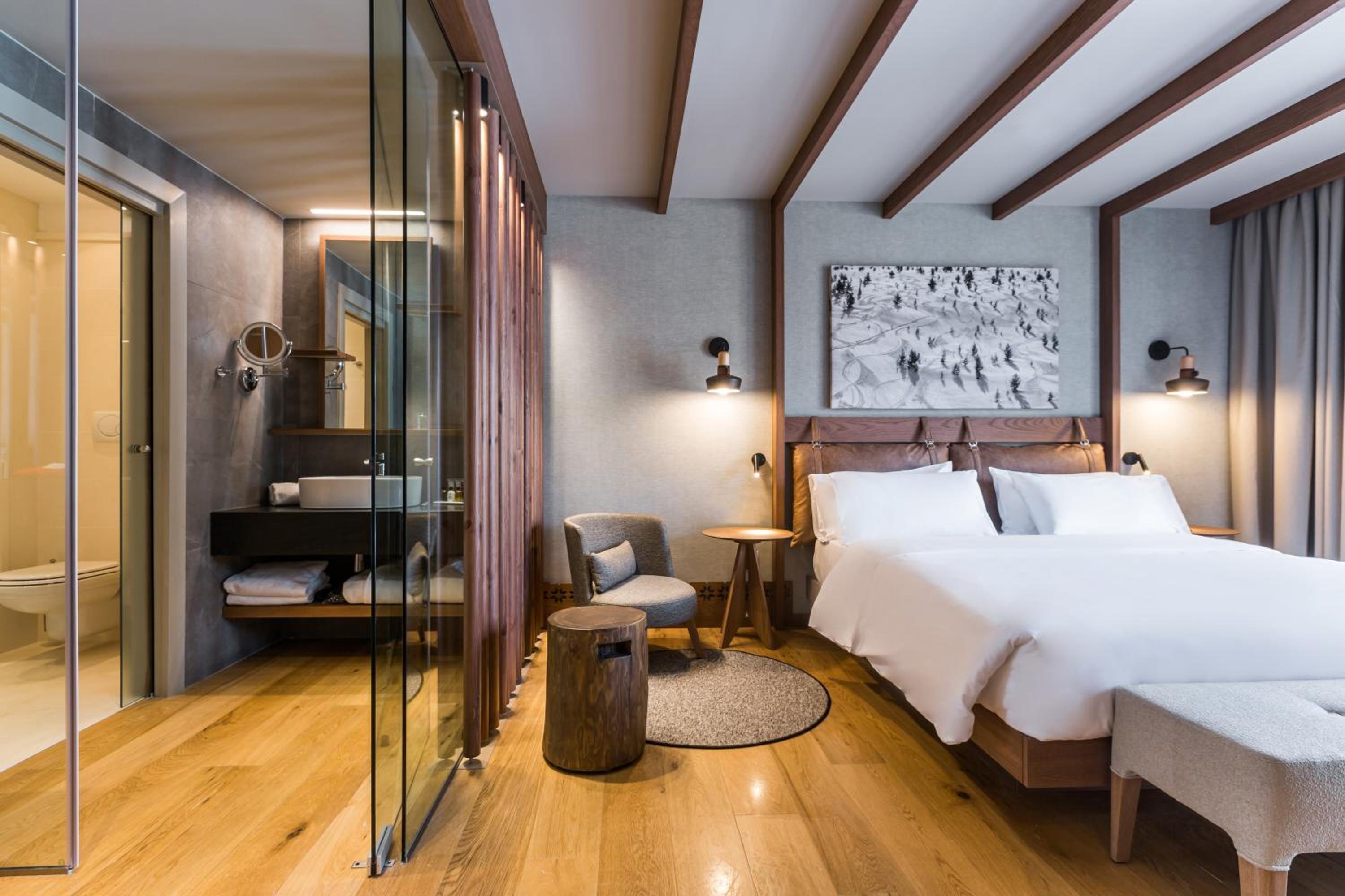 Suite with Dolomites View  - Photo 4