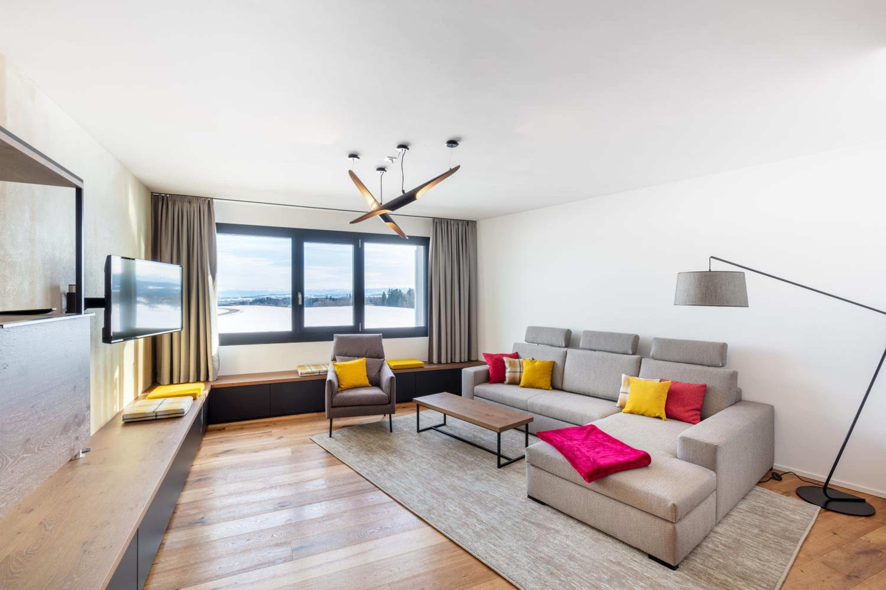 Superior Family Room photo 1