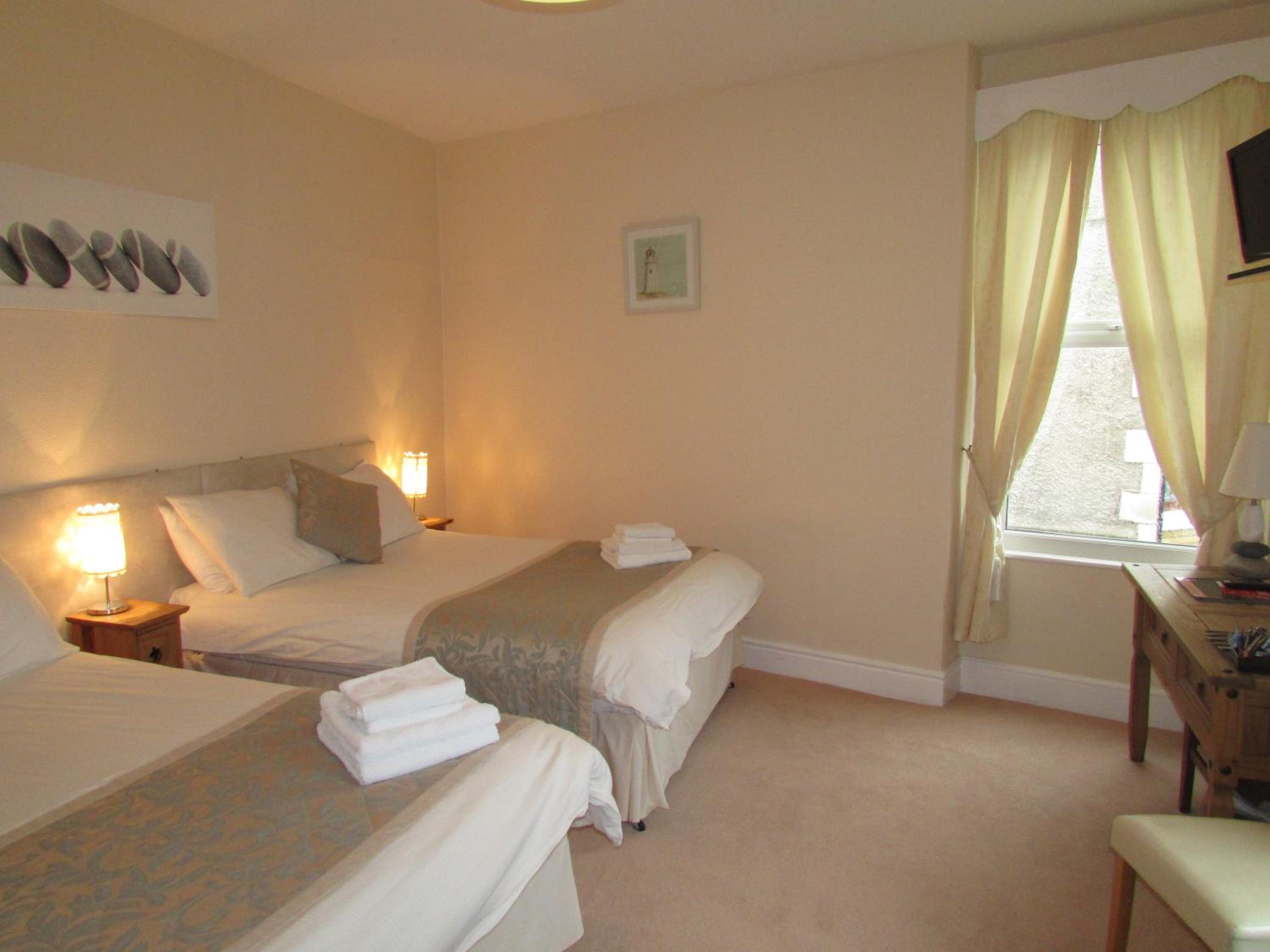 Family Room (2 Adults + 2 Children)