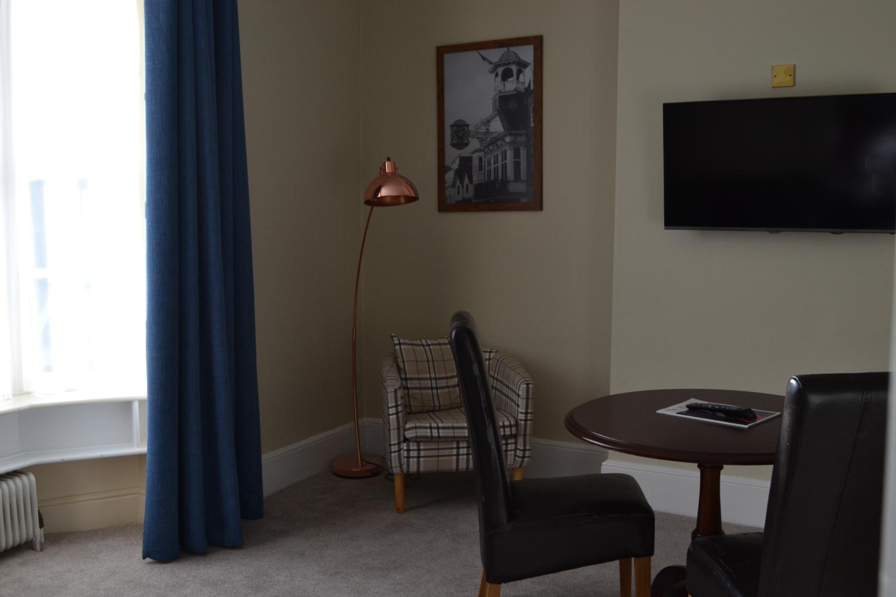 Luxury Suite - Photo 12