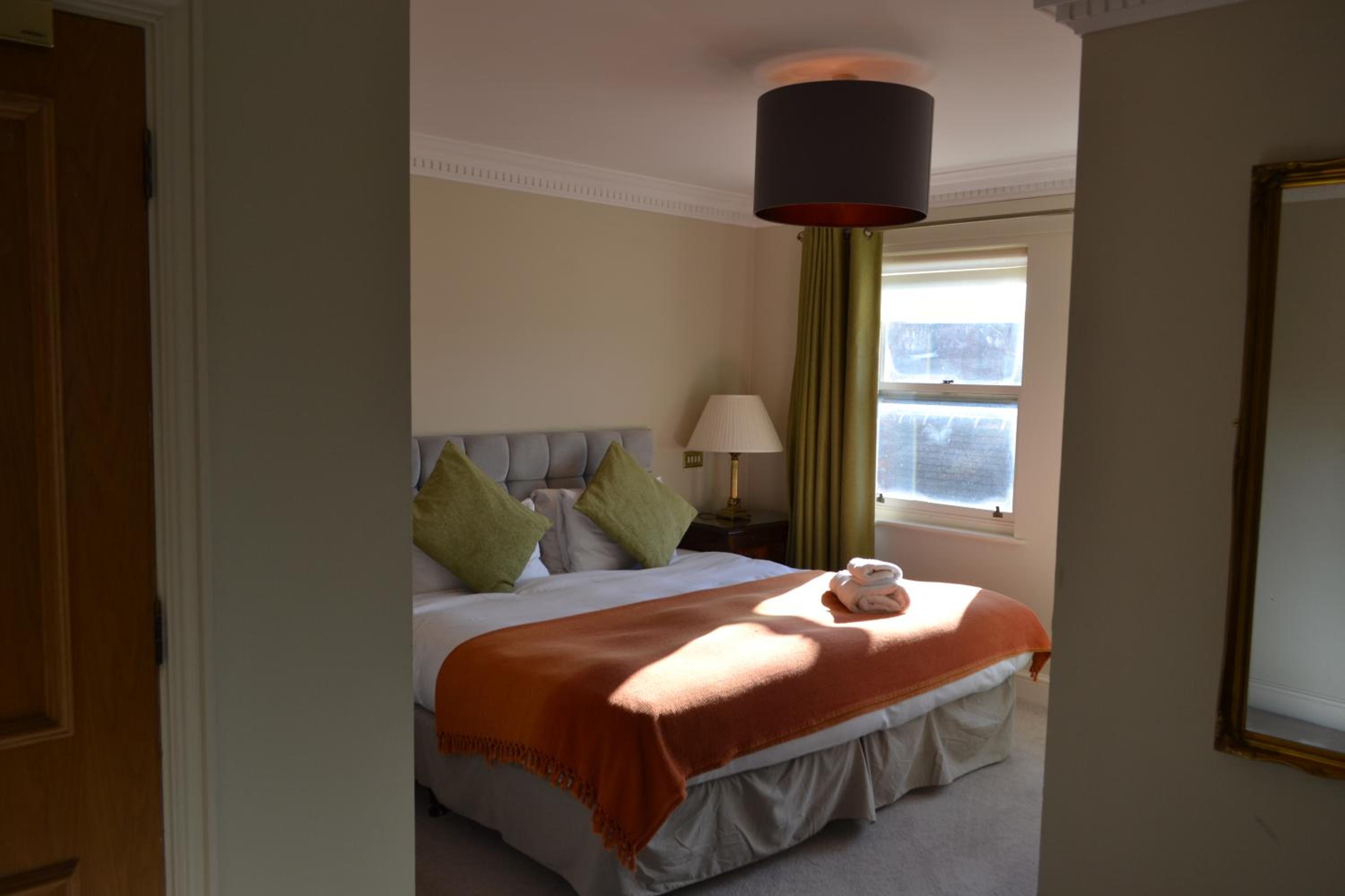 Luxury Suite - Photo 13