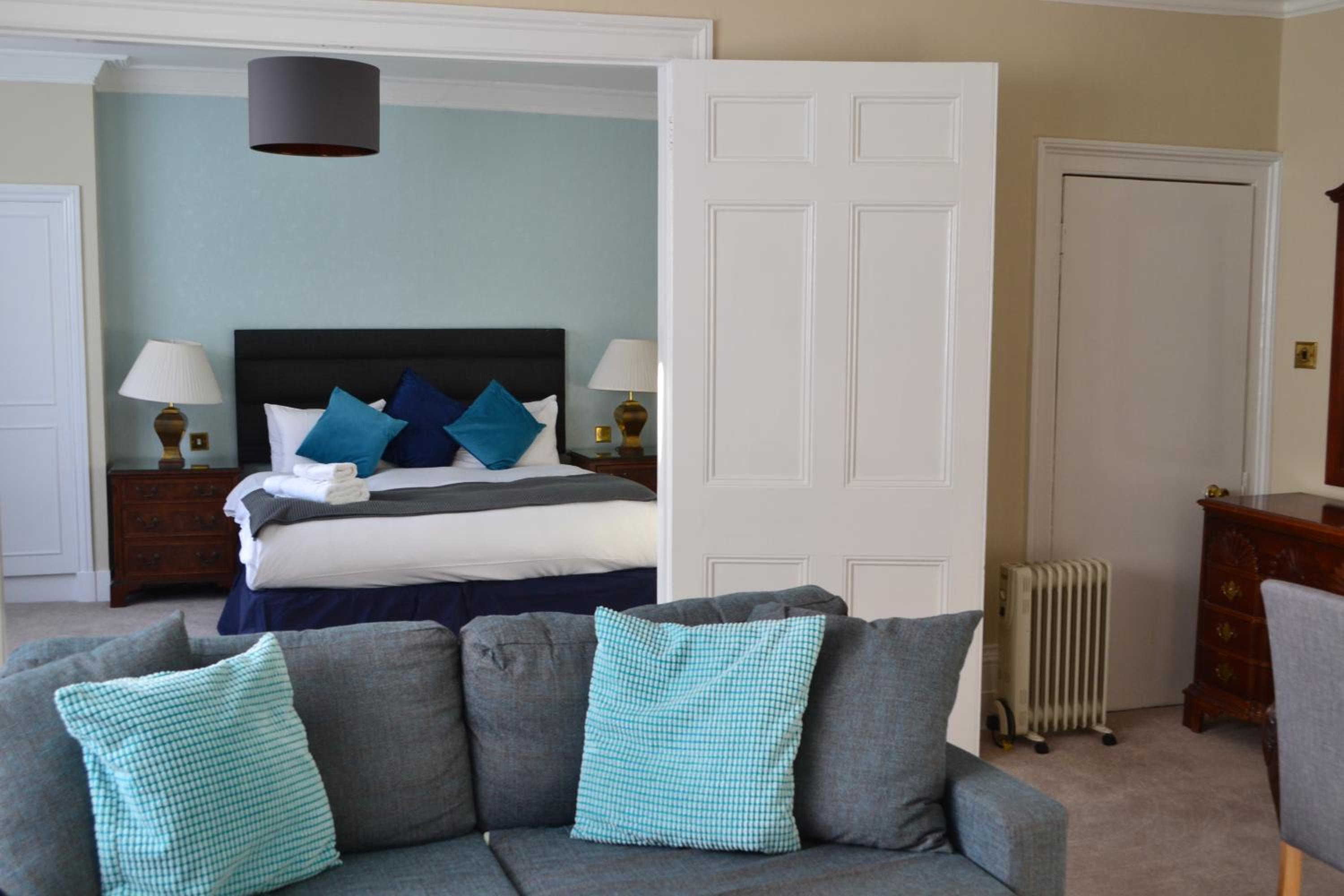 Luxury Suite - Photo 14