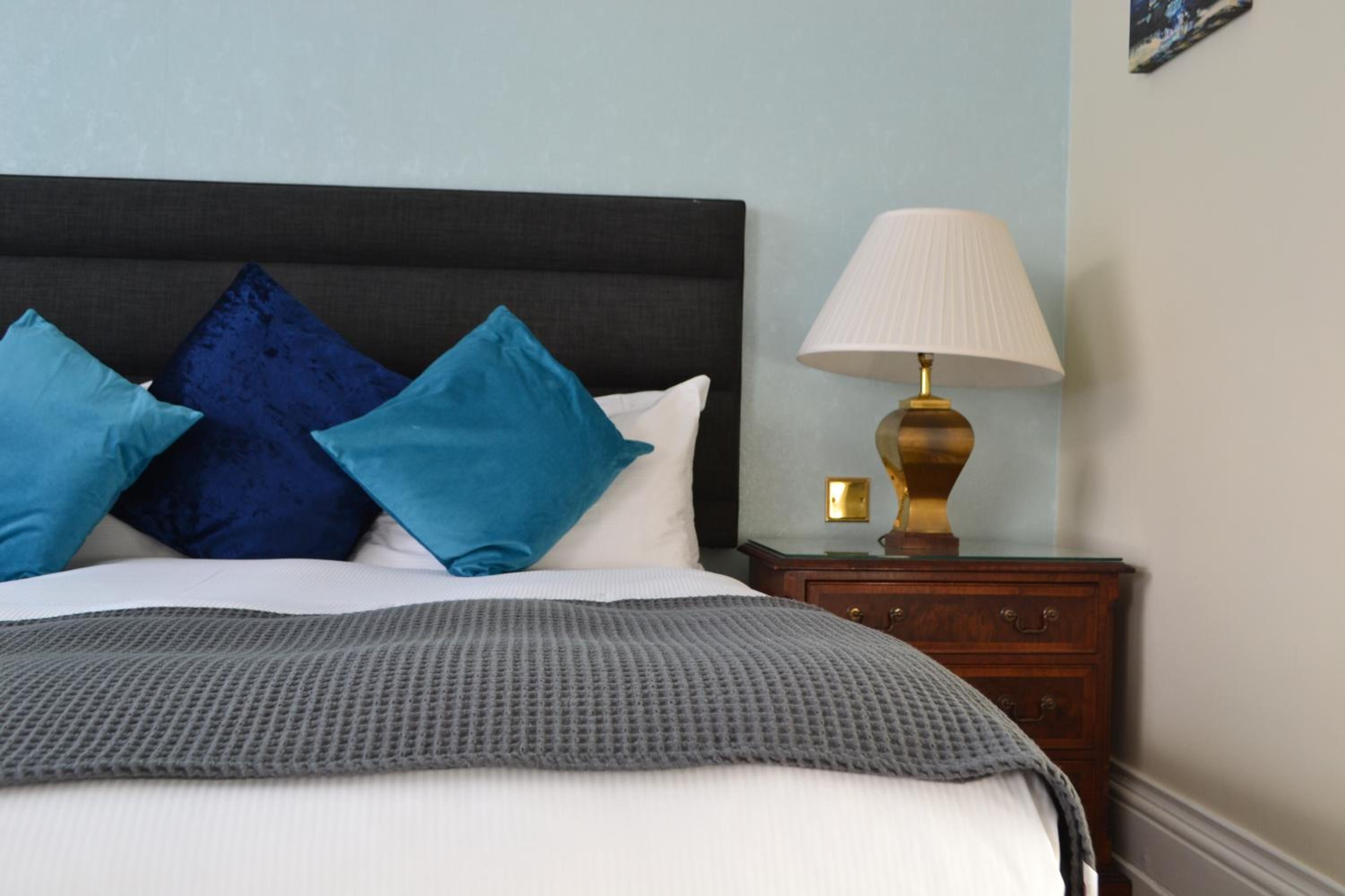 Luxury Suite - Photo 17