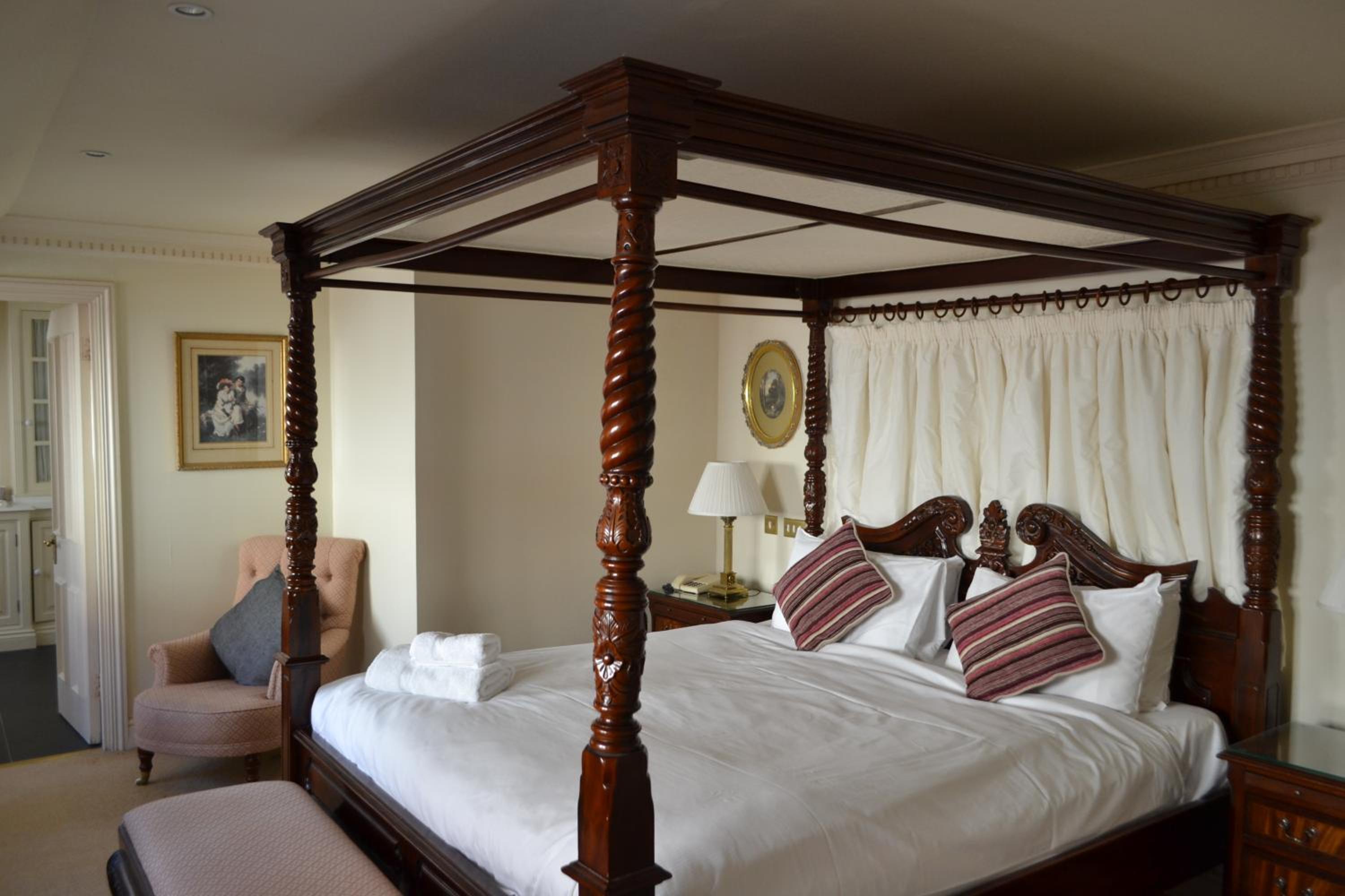 Luxury Suite - Photo 15