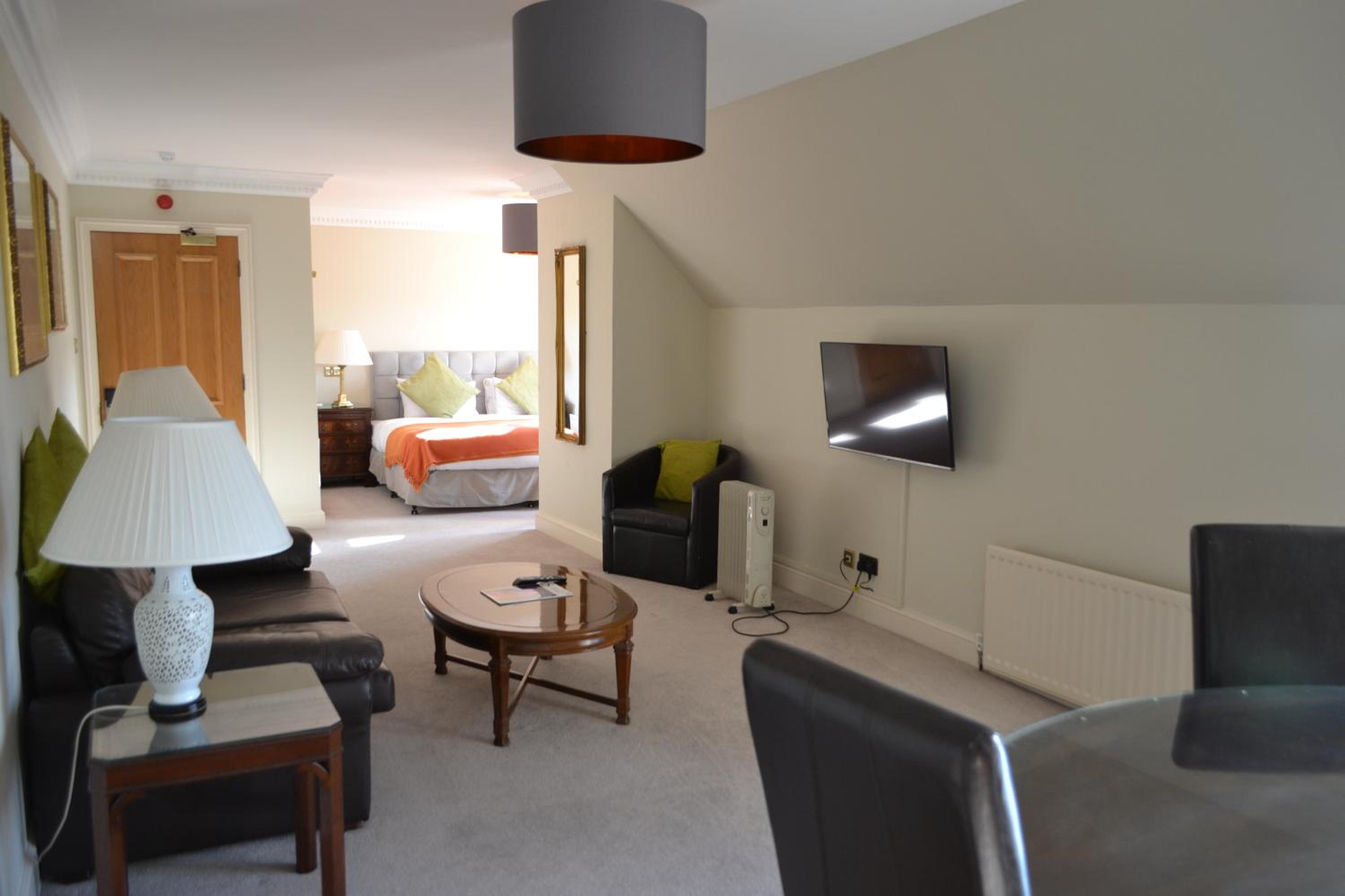 Luxury Suite - Photo 18