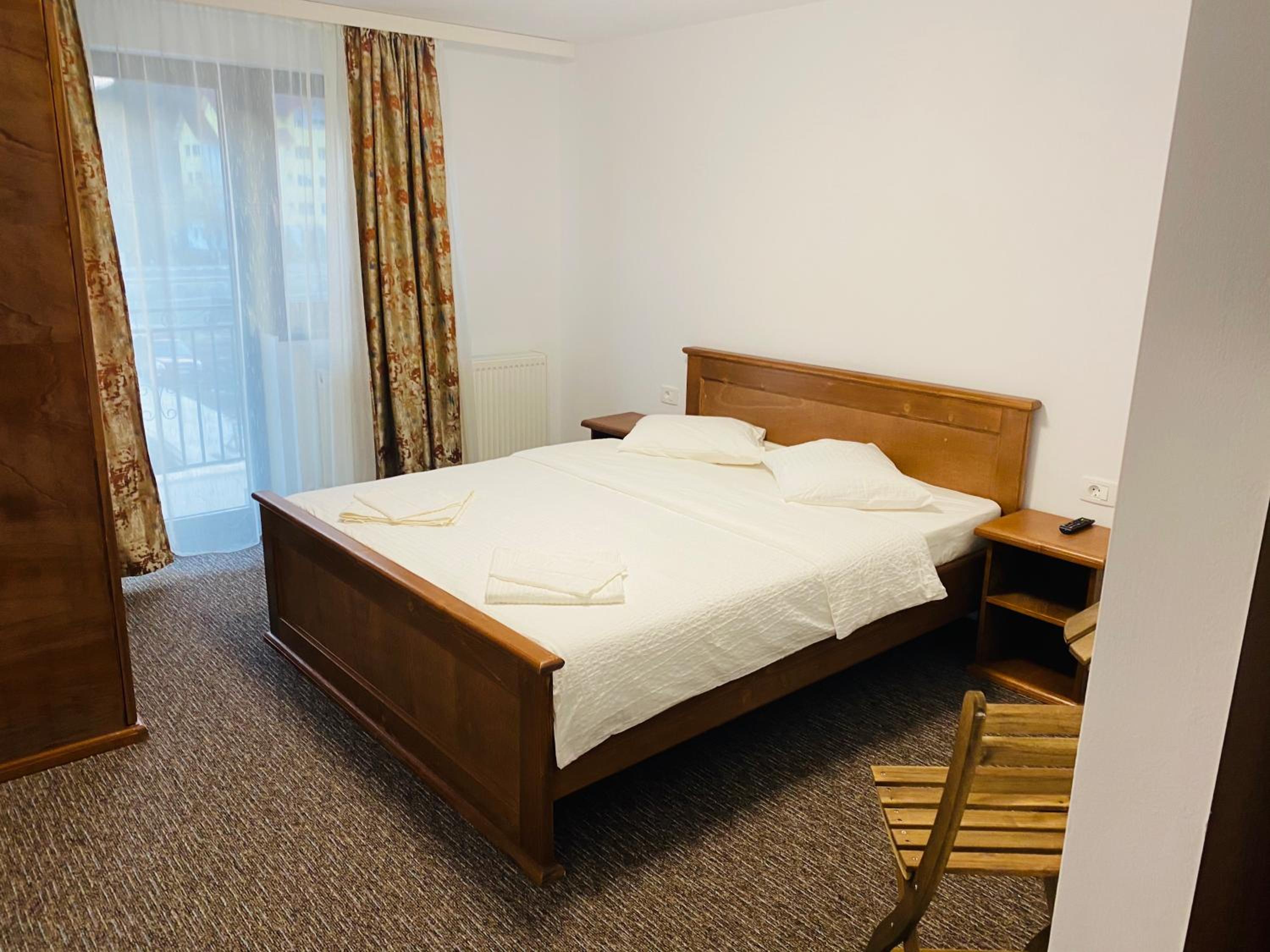 Deluxe Double Room (2 Adults + 1 Child)