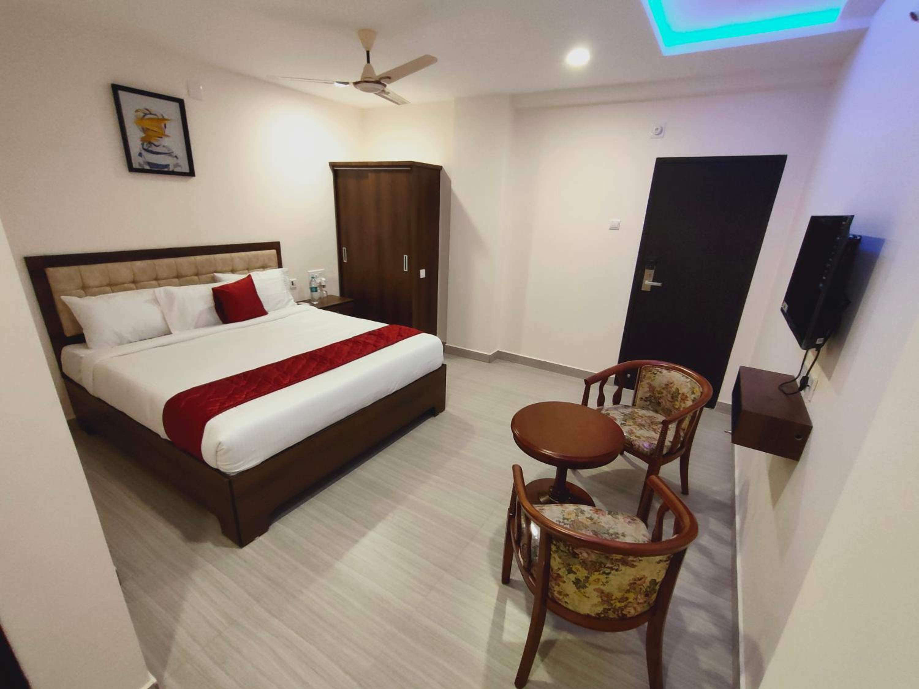 Deluxe Double Room - Photo 8