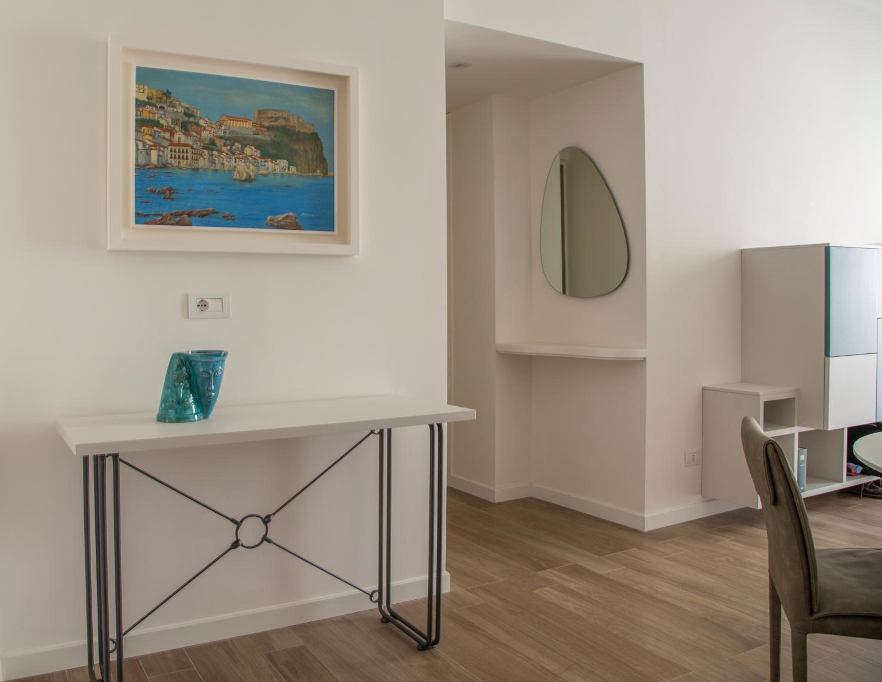 One-Bedroom Apartment photo 2