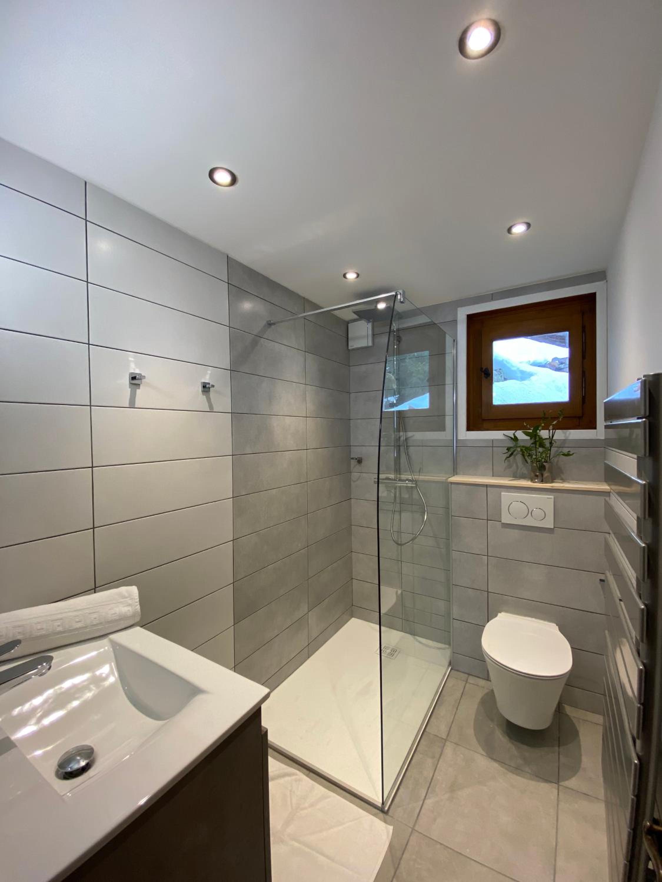 Double or Twin Room with Private Bathroom photo 2