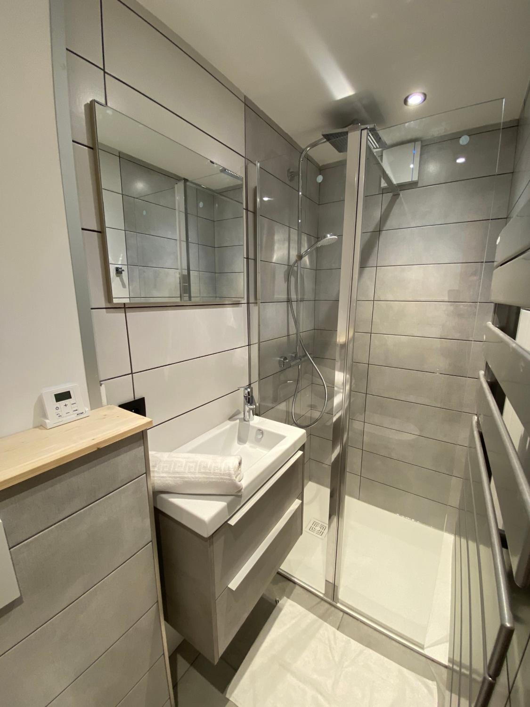 Double or Twin Room with Private External Bathroom photo 3