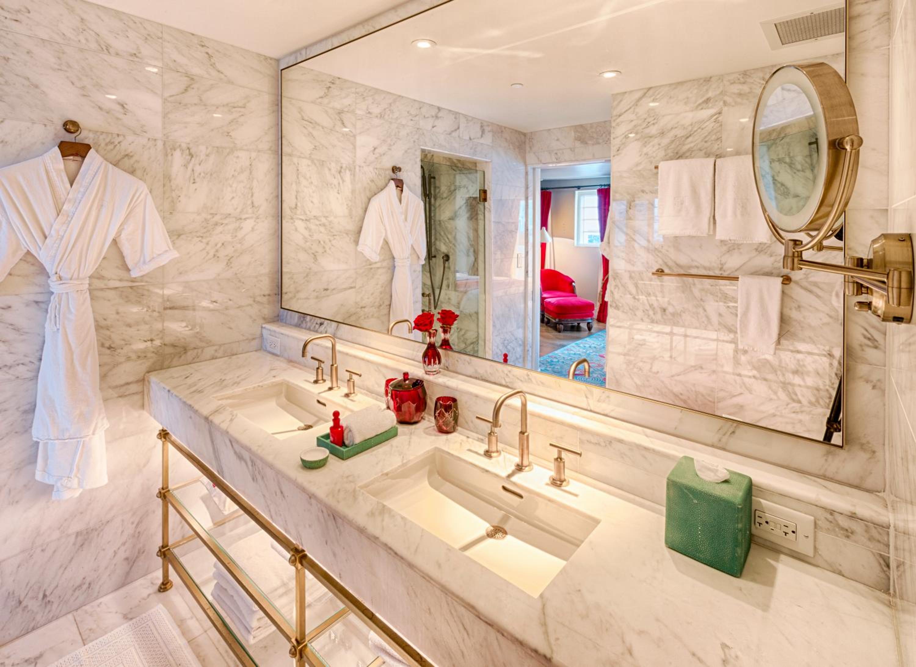 One-Bedroom King Suite with Bay View