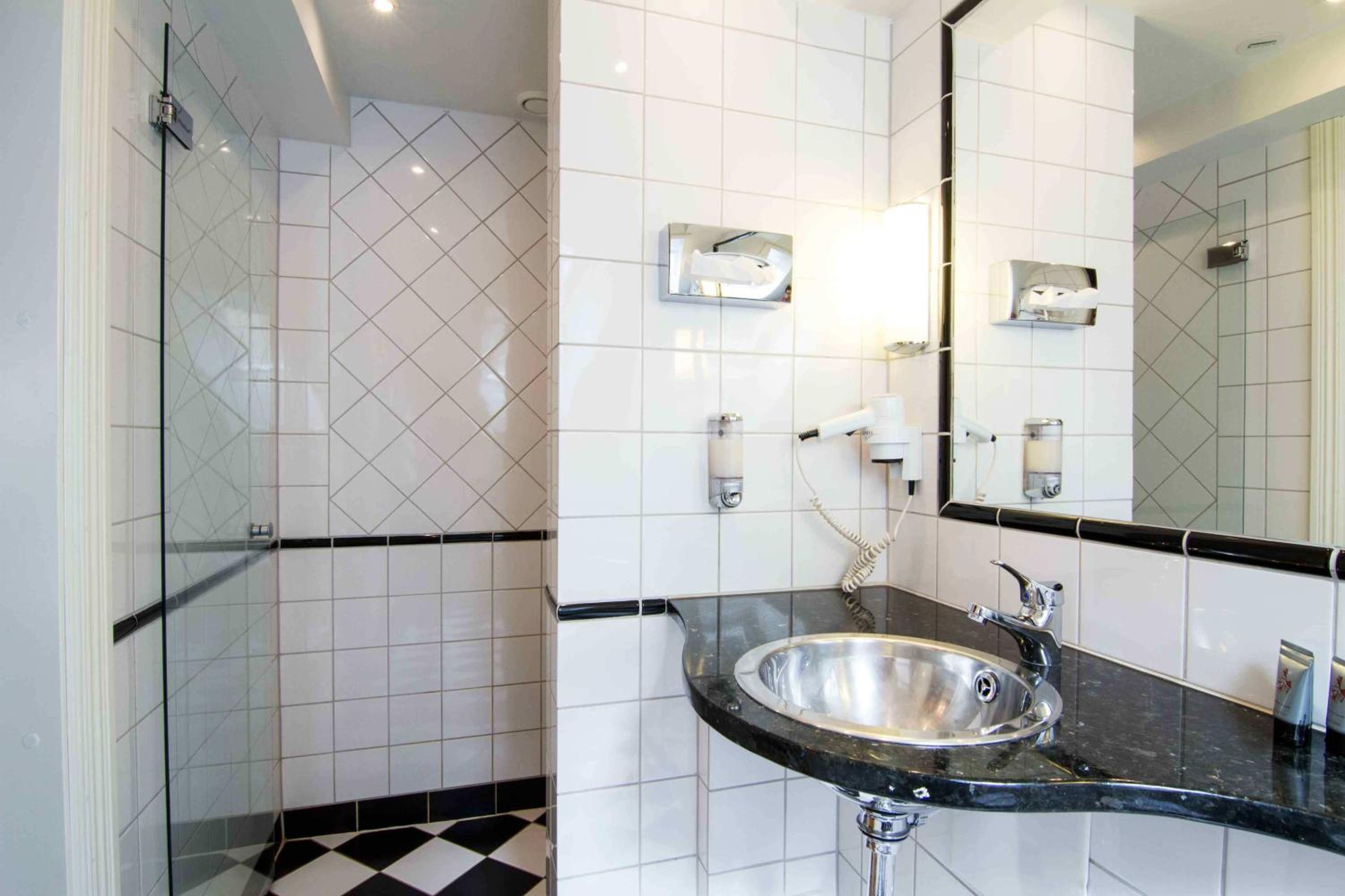 Deluxe Double Room - Photo 7