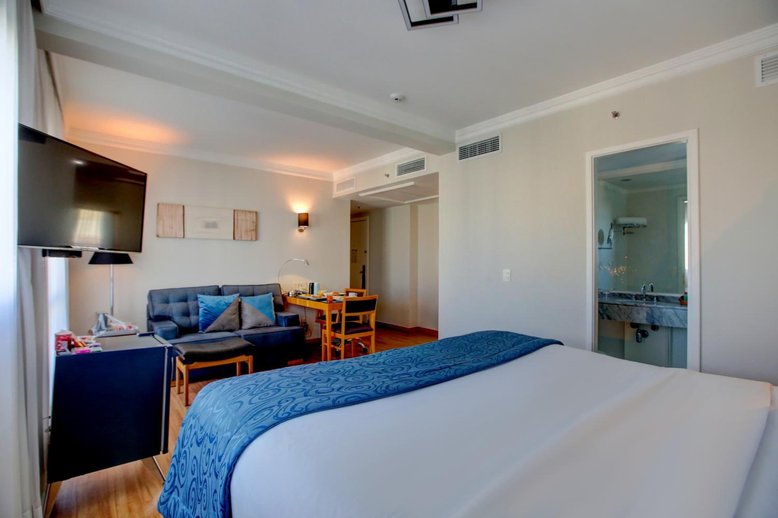 Business Class Suite King Bed