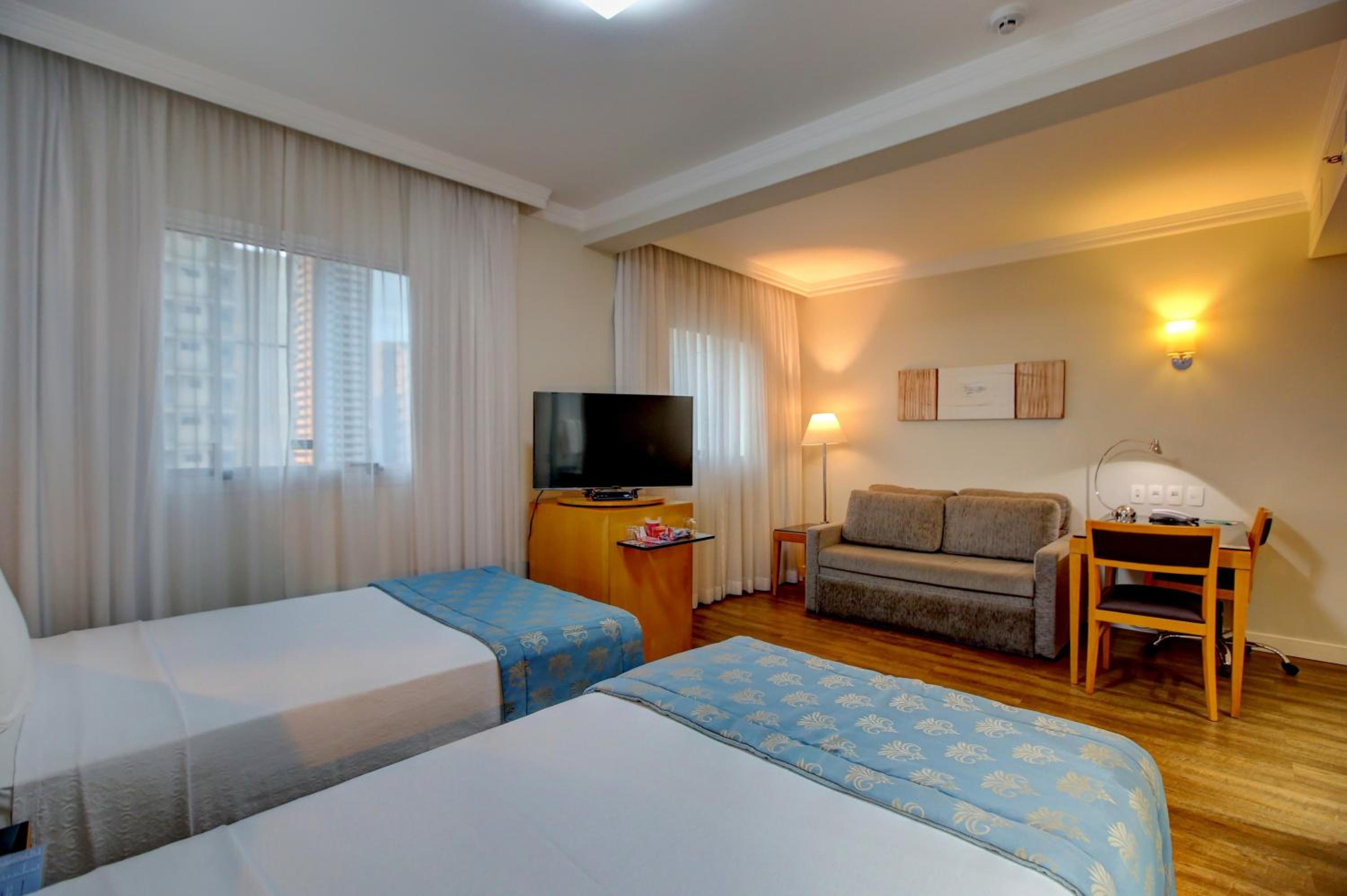 Superior Twin Room thumbnail 5