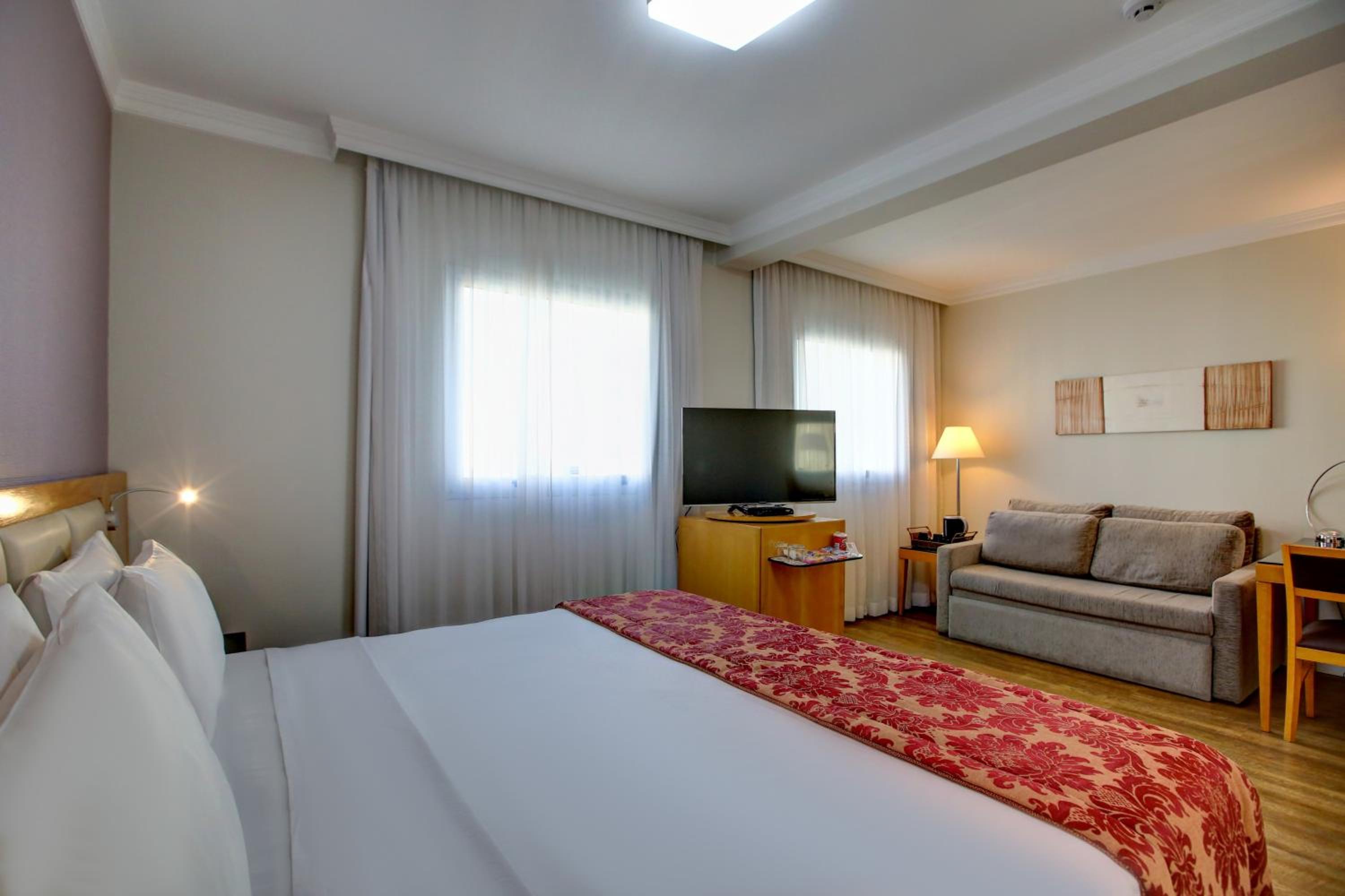Executive King Suite - Non-Smoking