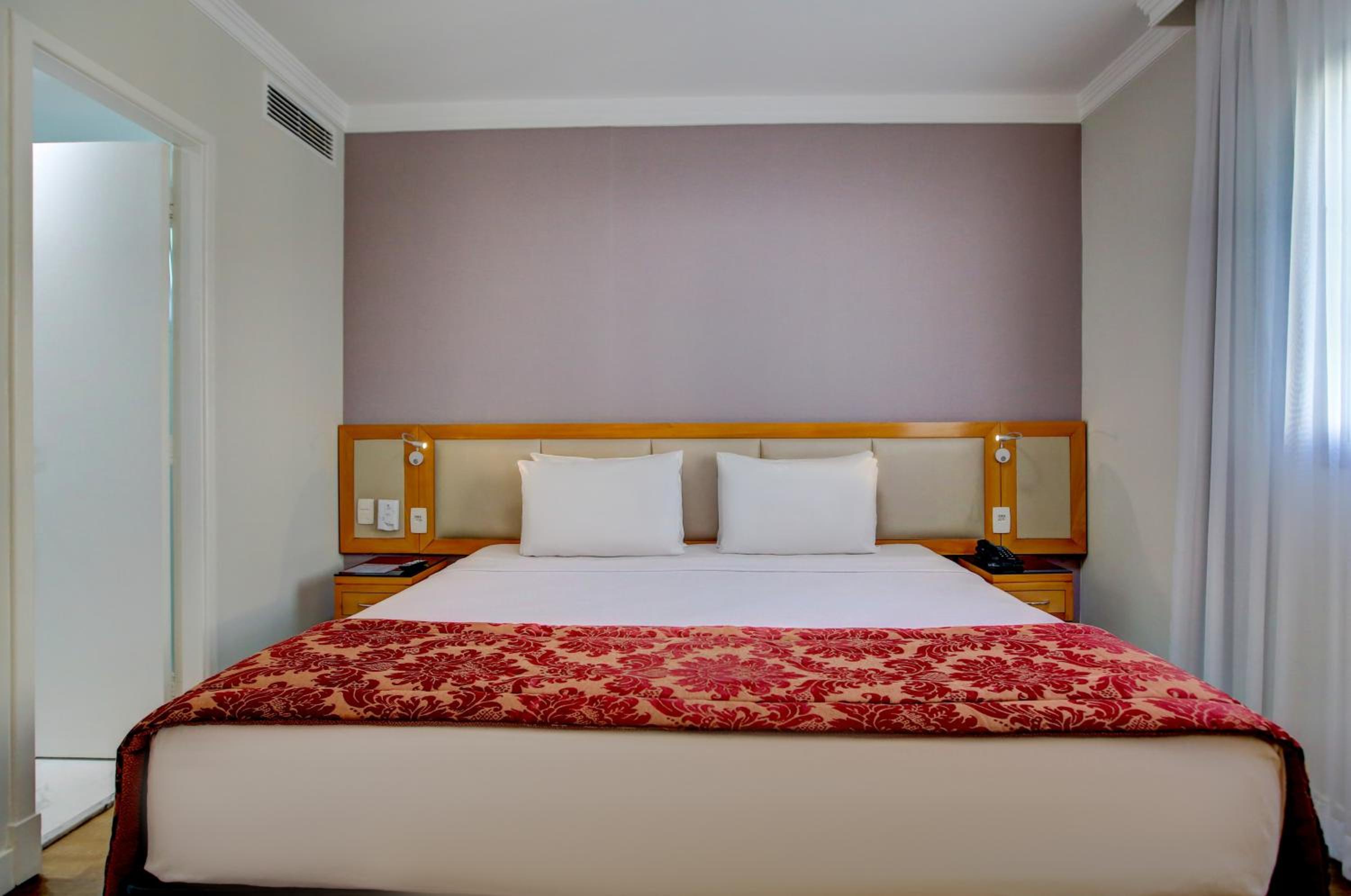 Executive King Suite - Non-Smoking