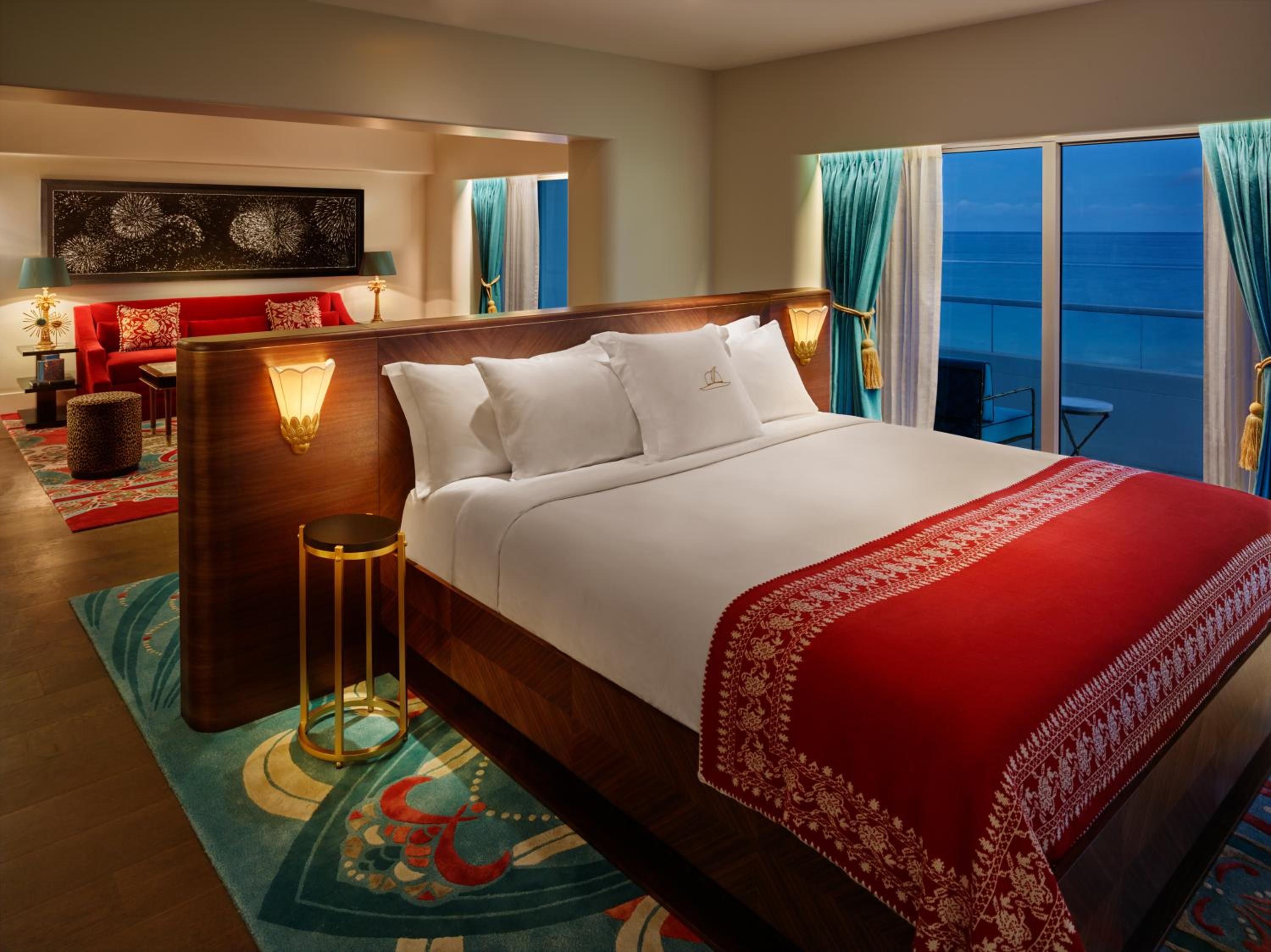 Premier Corner Junior King Suite - Oceanfront
