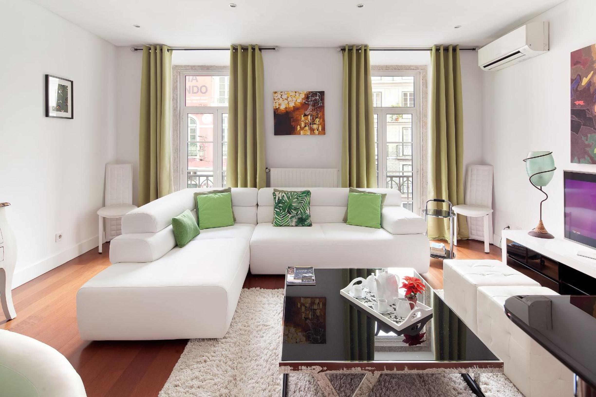Superior One-Bedroom Apartment