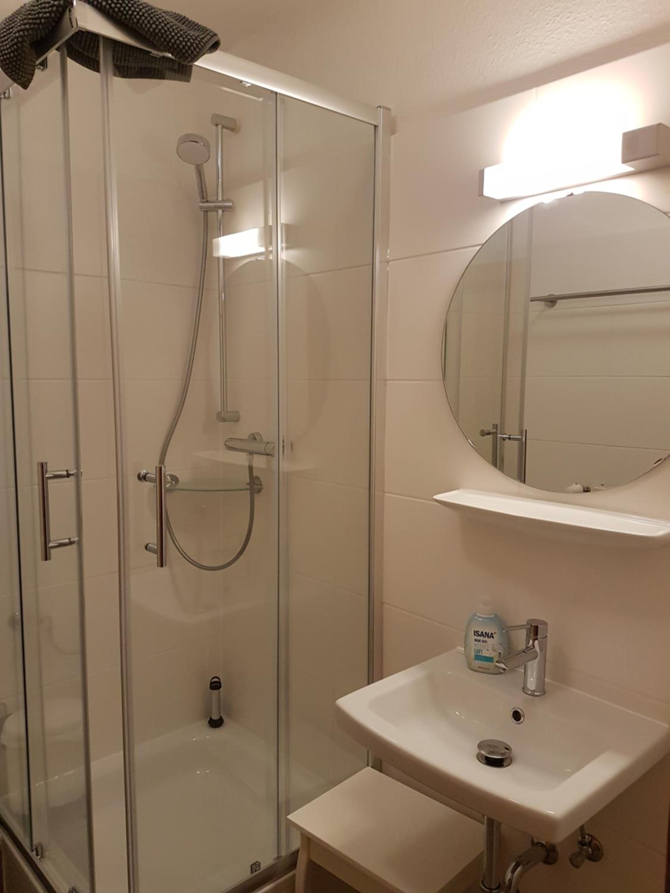 Double Room with Private Bathroom - Photo 9