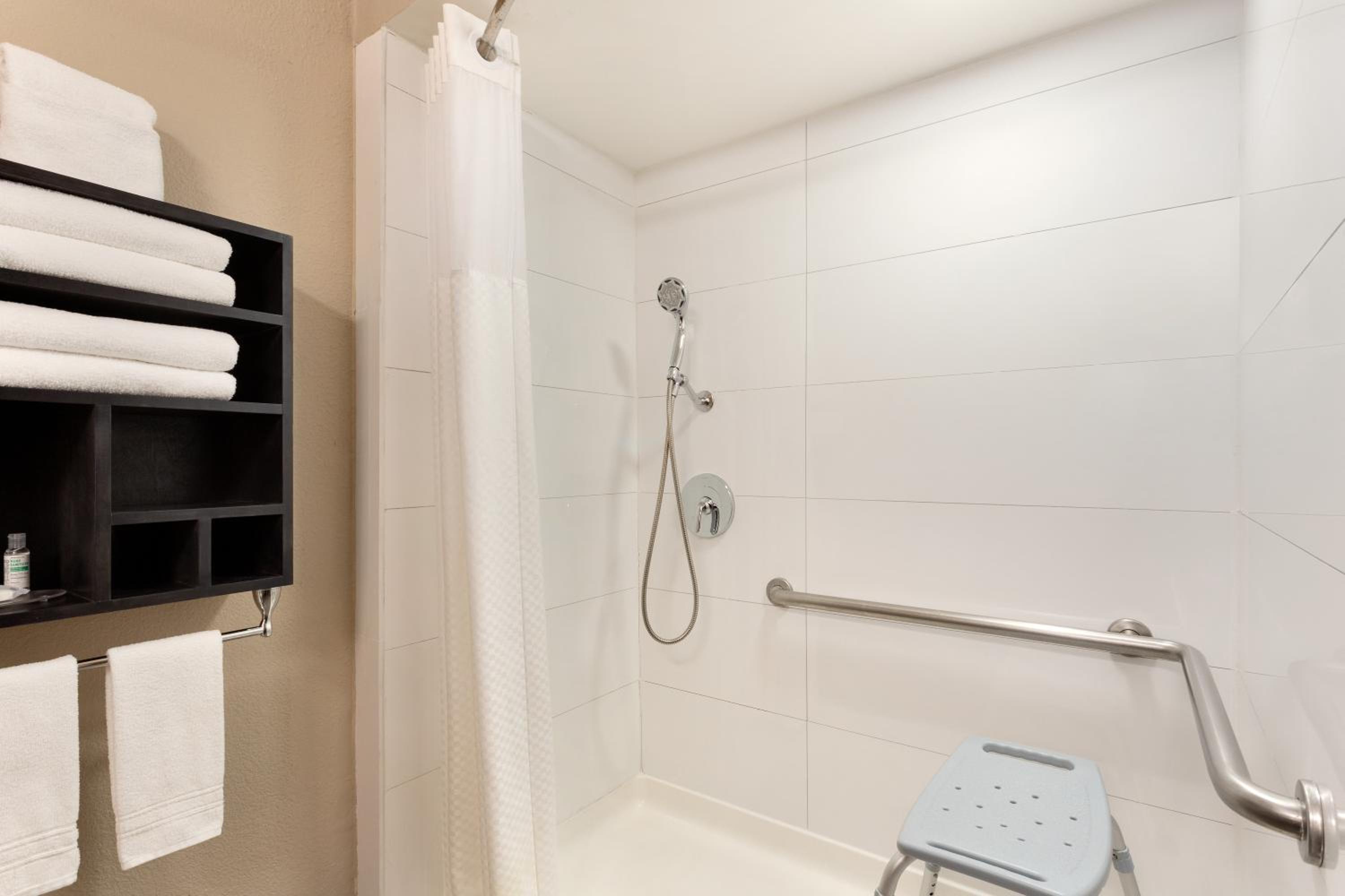 King Room - Mobility Access/Non-Smoking - Photo 4