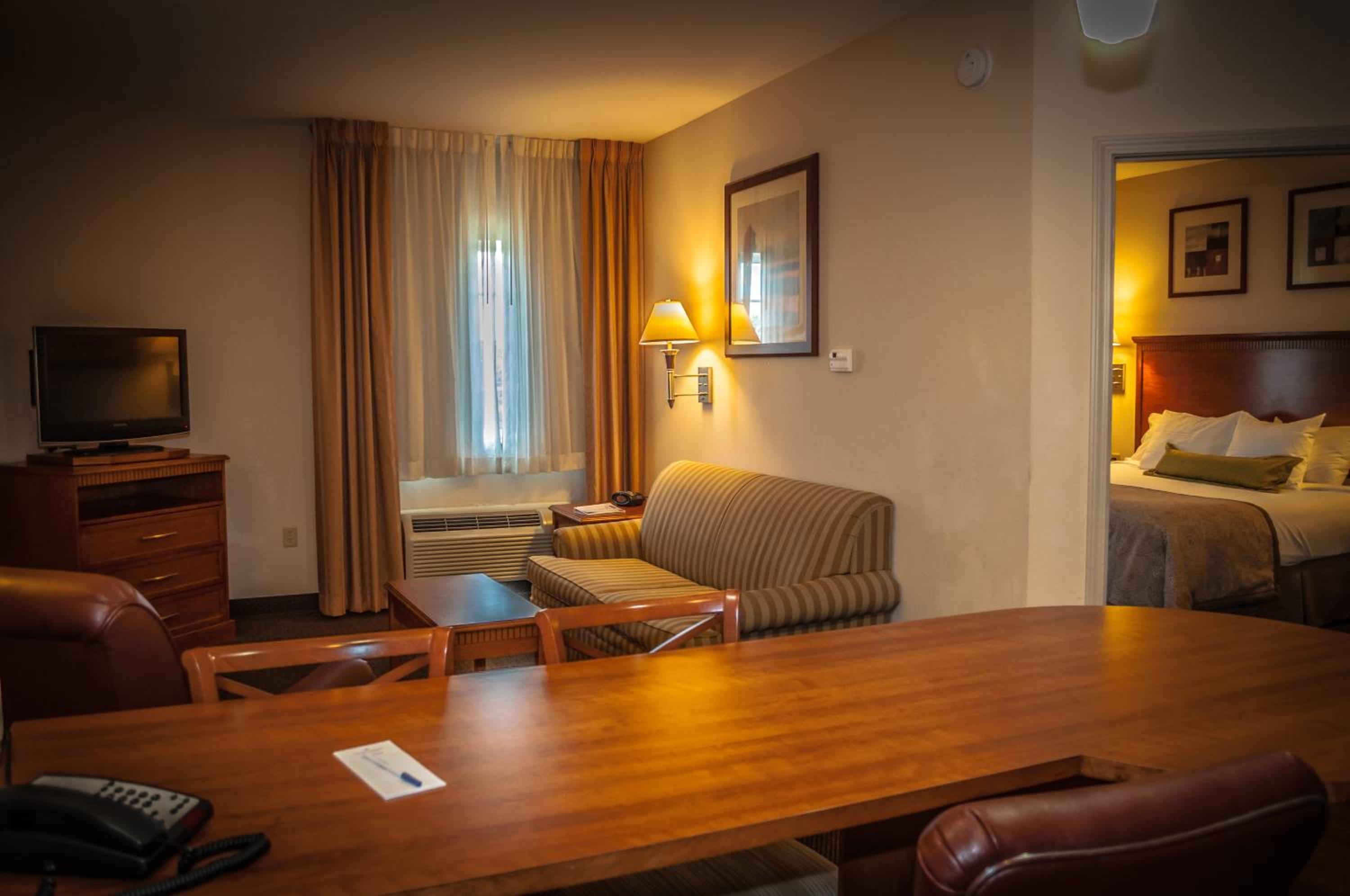 One-Bedroom King Suite with Sofa Bed - Photo 2