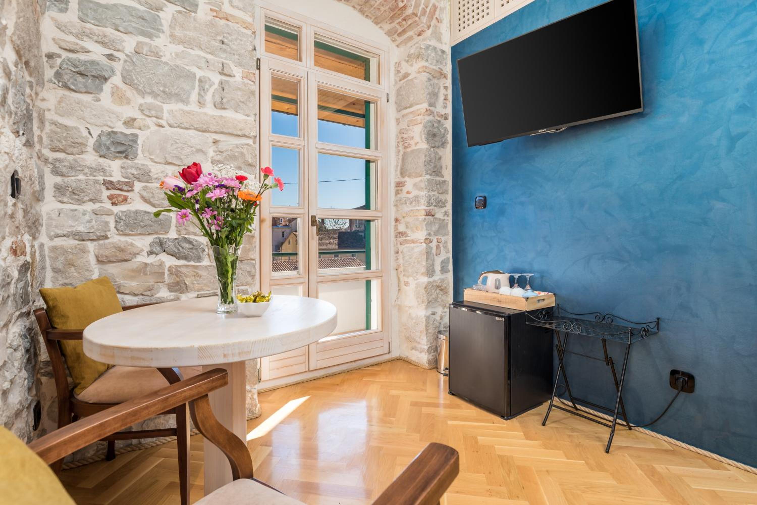 Double Room - Photo 6