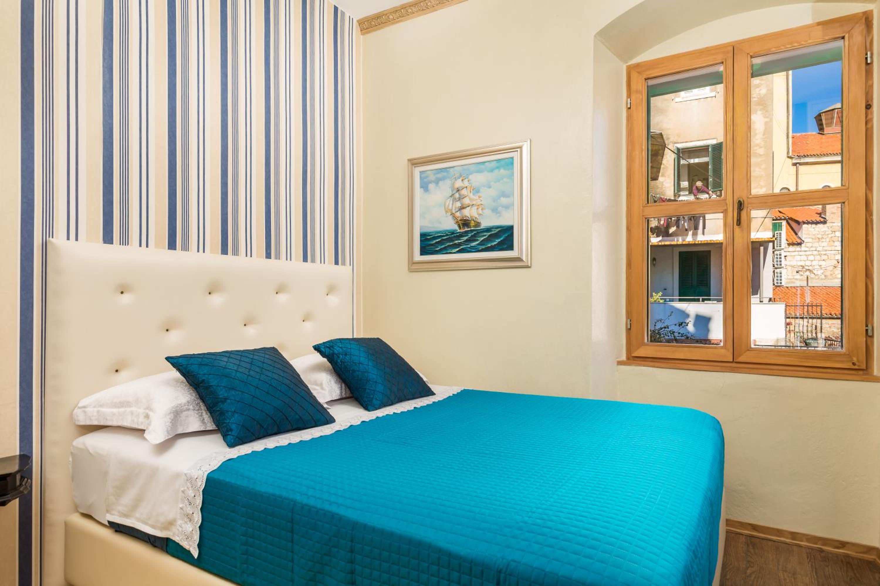 Double Room - Photo 16