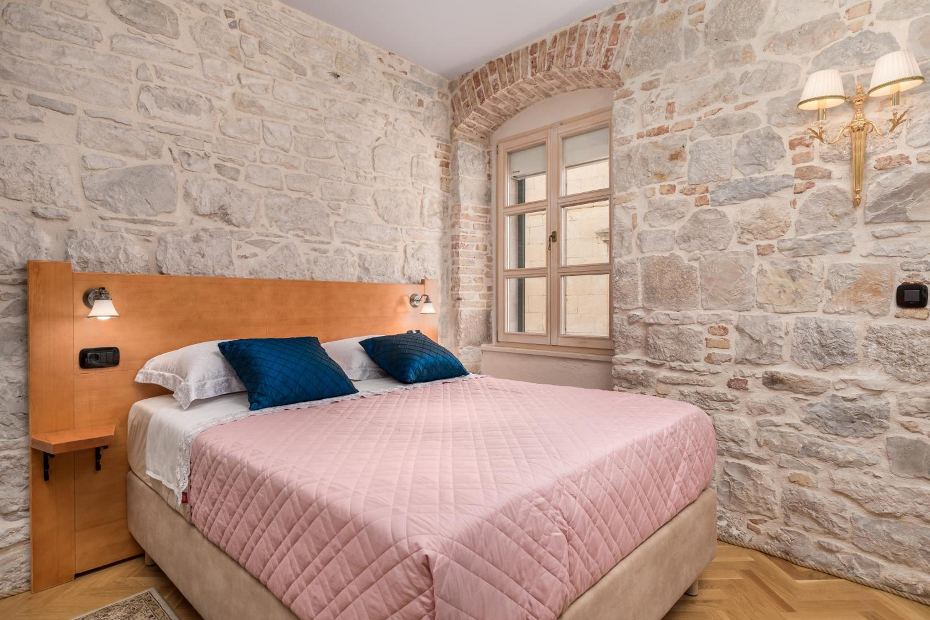 Double Room - Photo 34