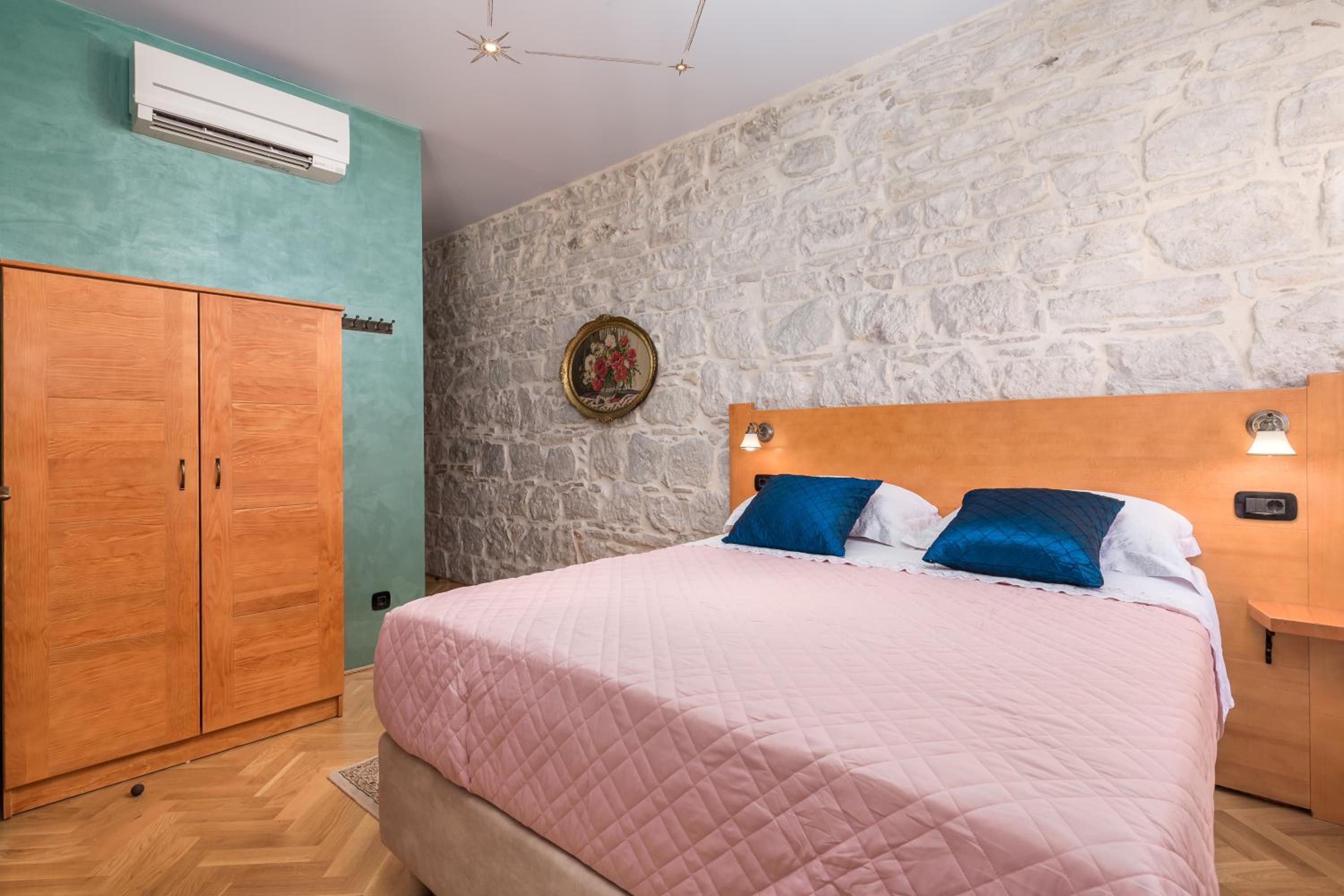 Double Room - Photo 33