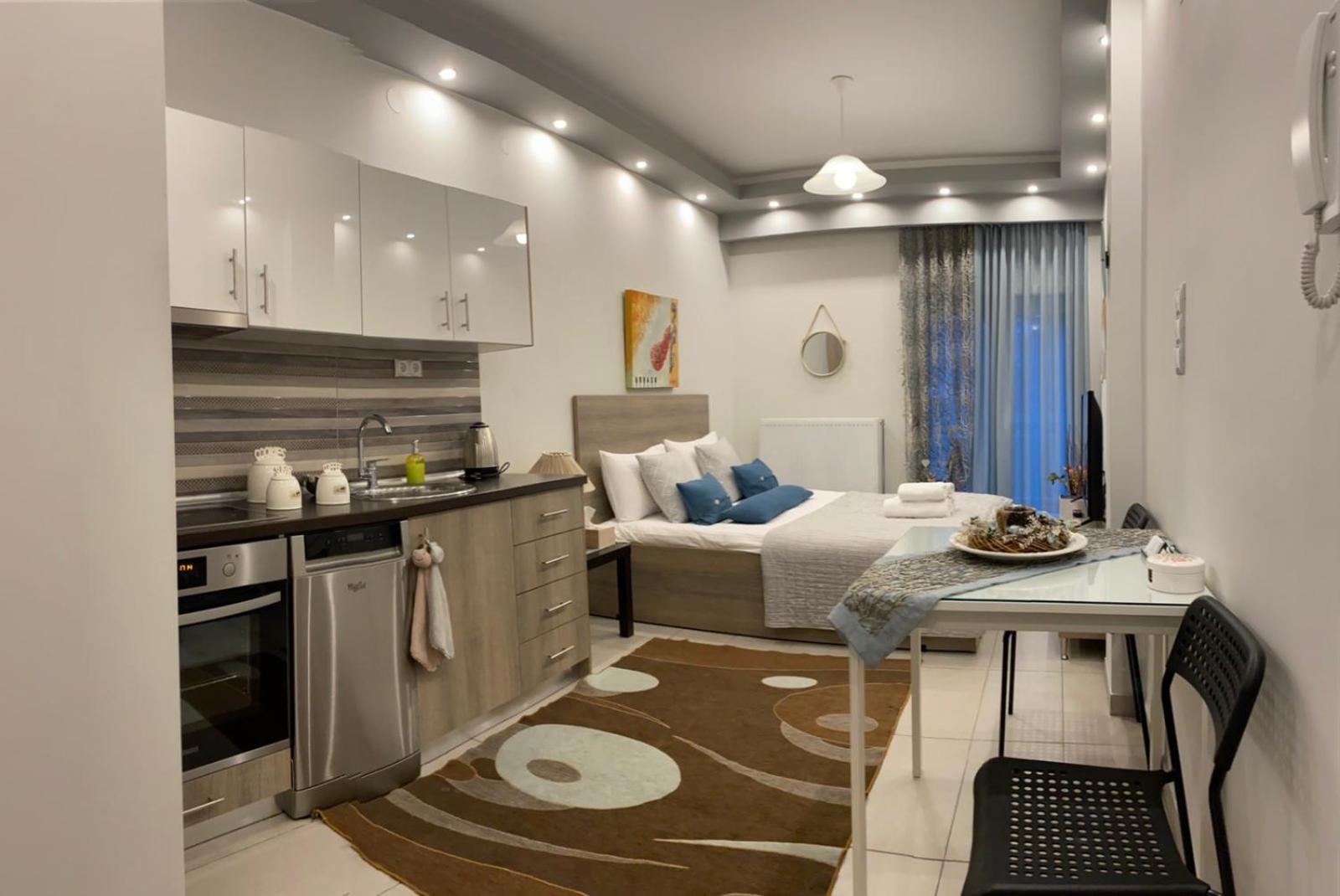 One-Bedroom Apartment - Photo 1