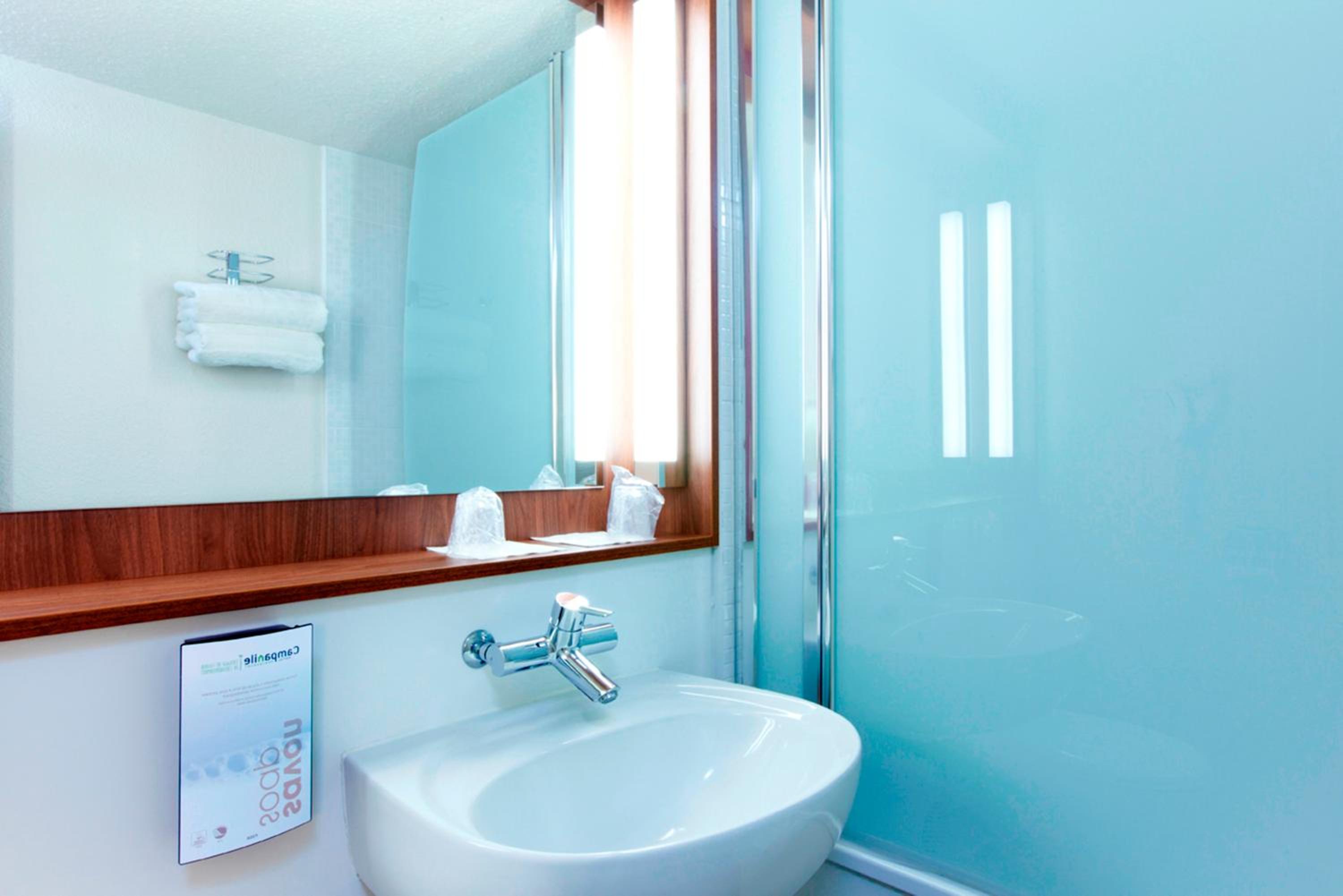 Standard Double Room - Photo 3