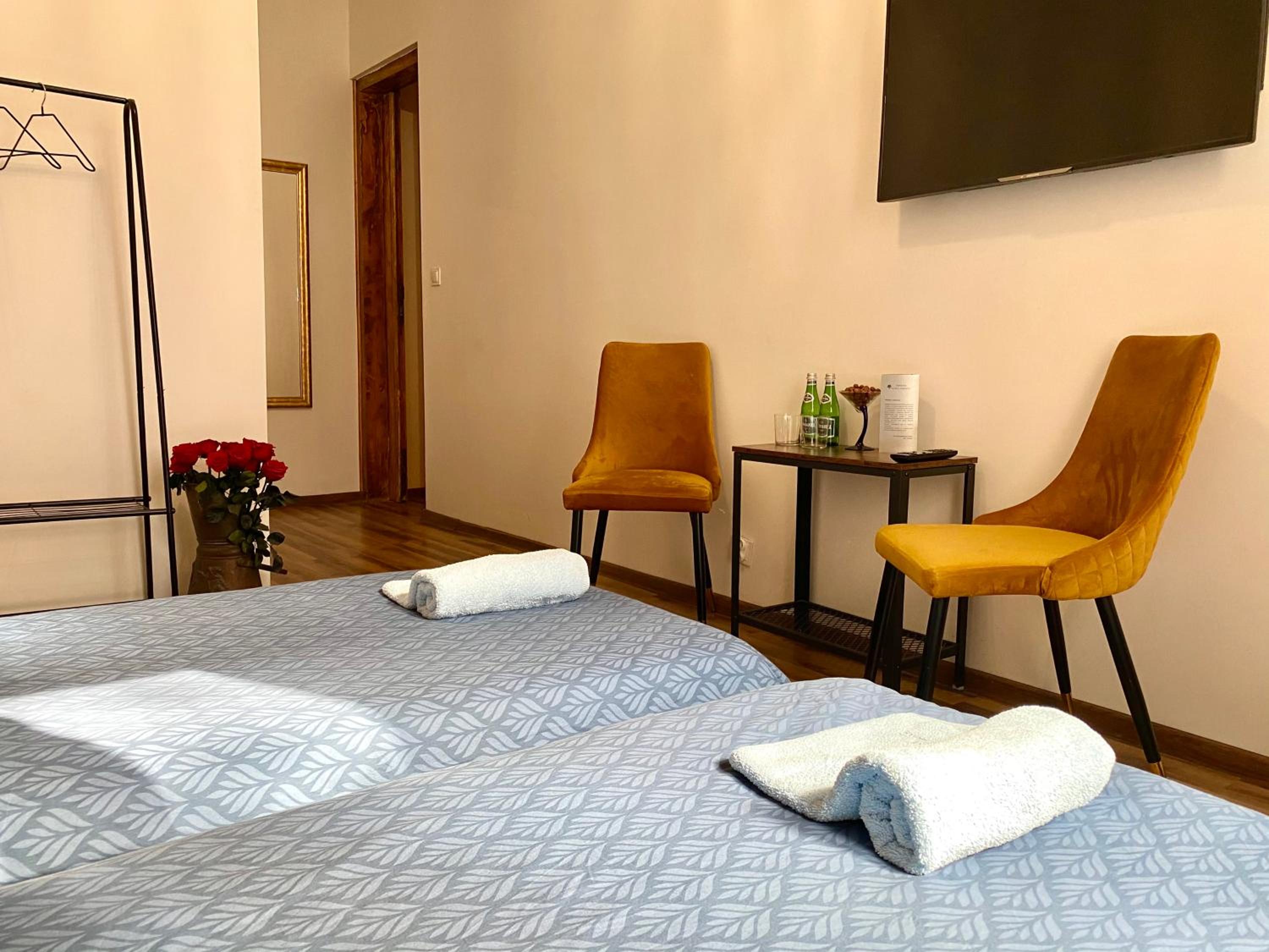 Double Room with Private Bathroom - Photo 1