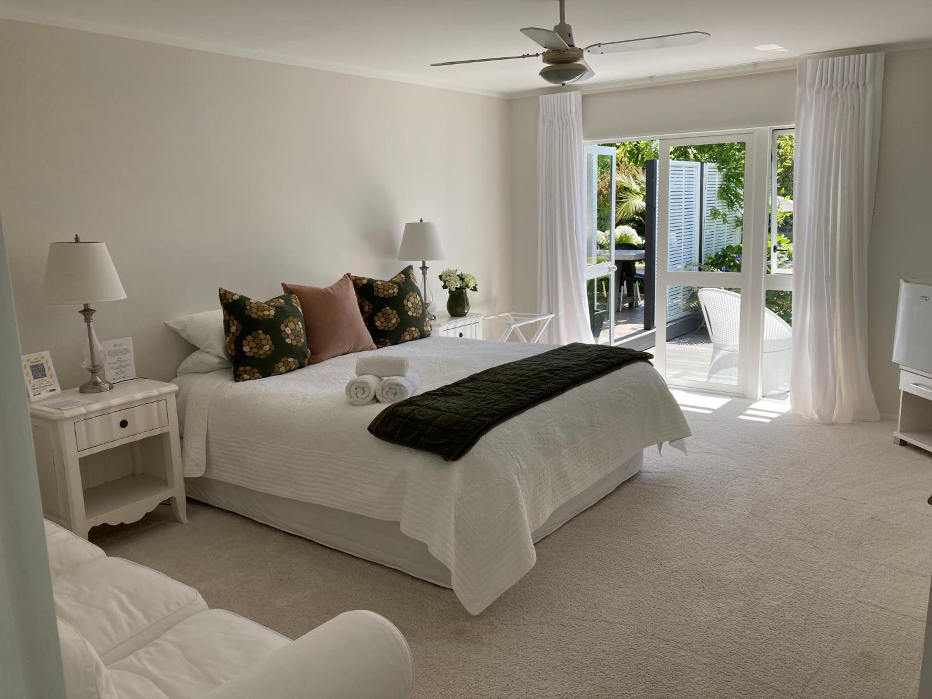 Large Double Room with Private Bathroom
