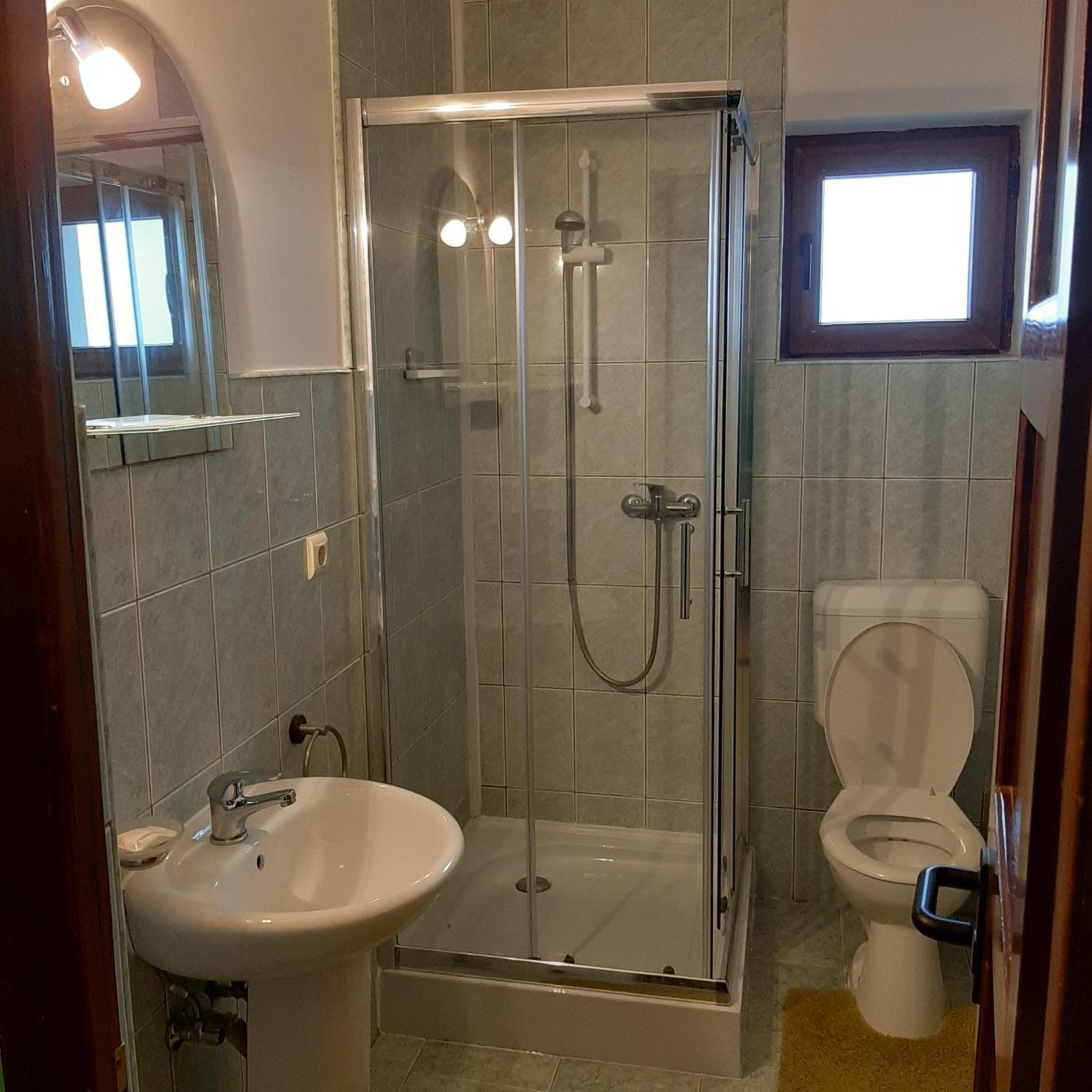 Double or Twin Room with City View - Photo 5