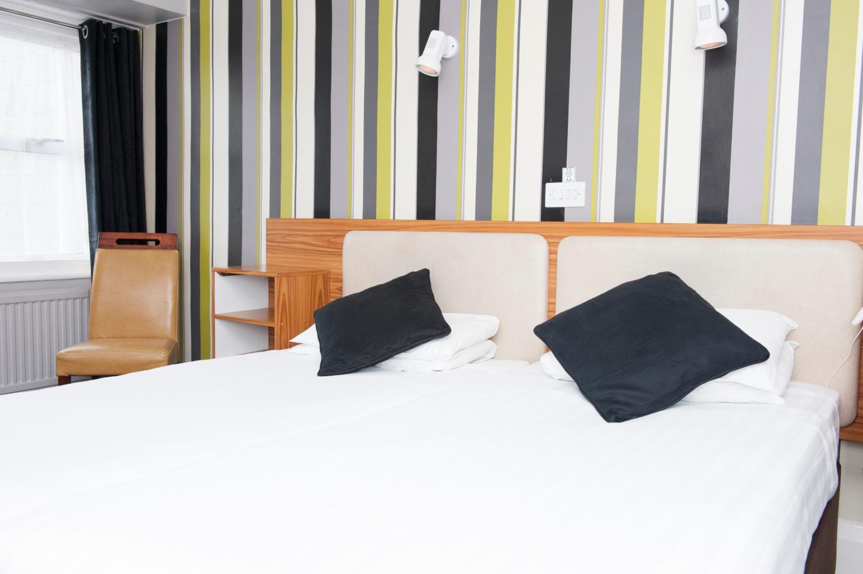 Standard Twin Room - Photo 1