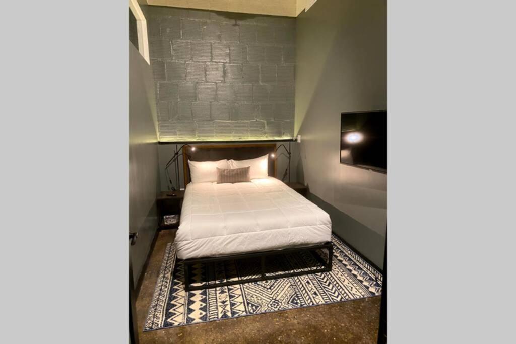Two-Bedroom Apartment - Photo 8