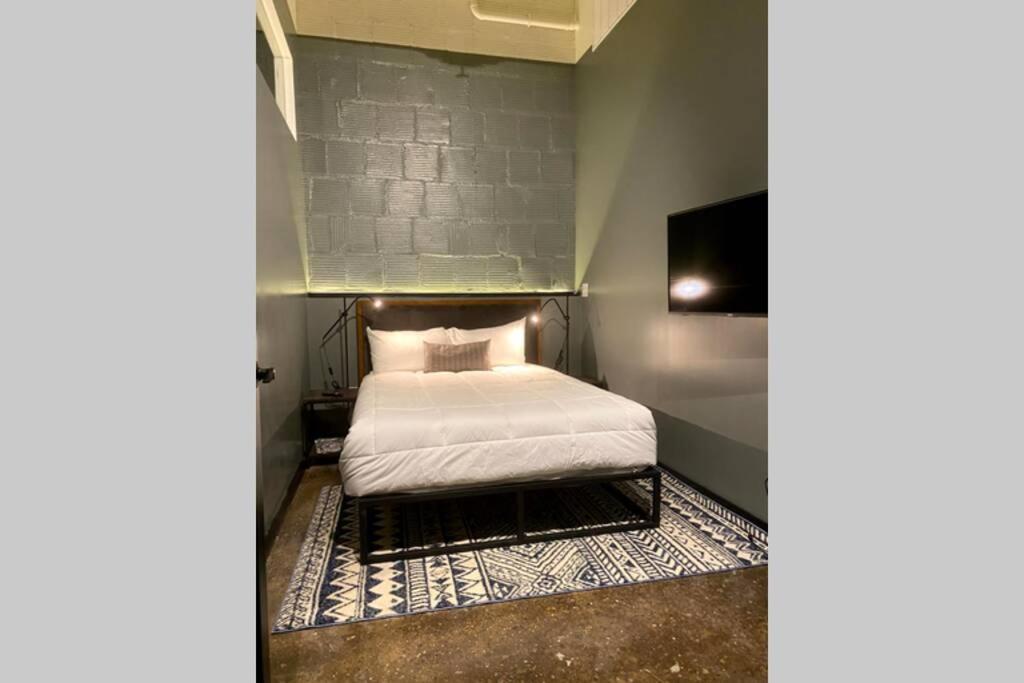 Two-Bedroom Apartment - Photo 2